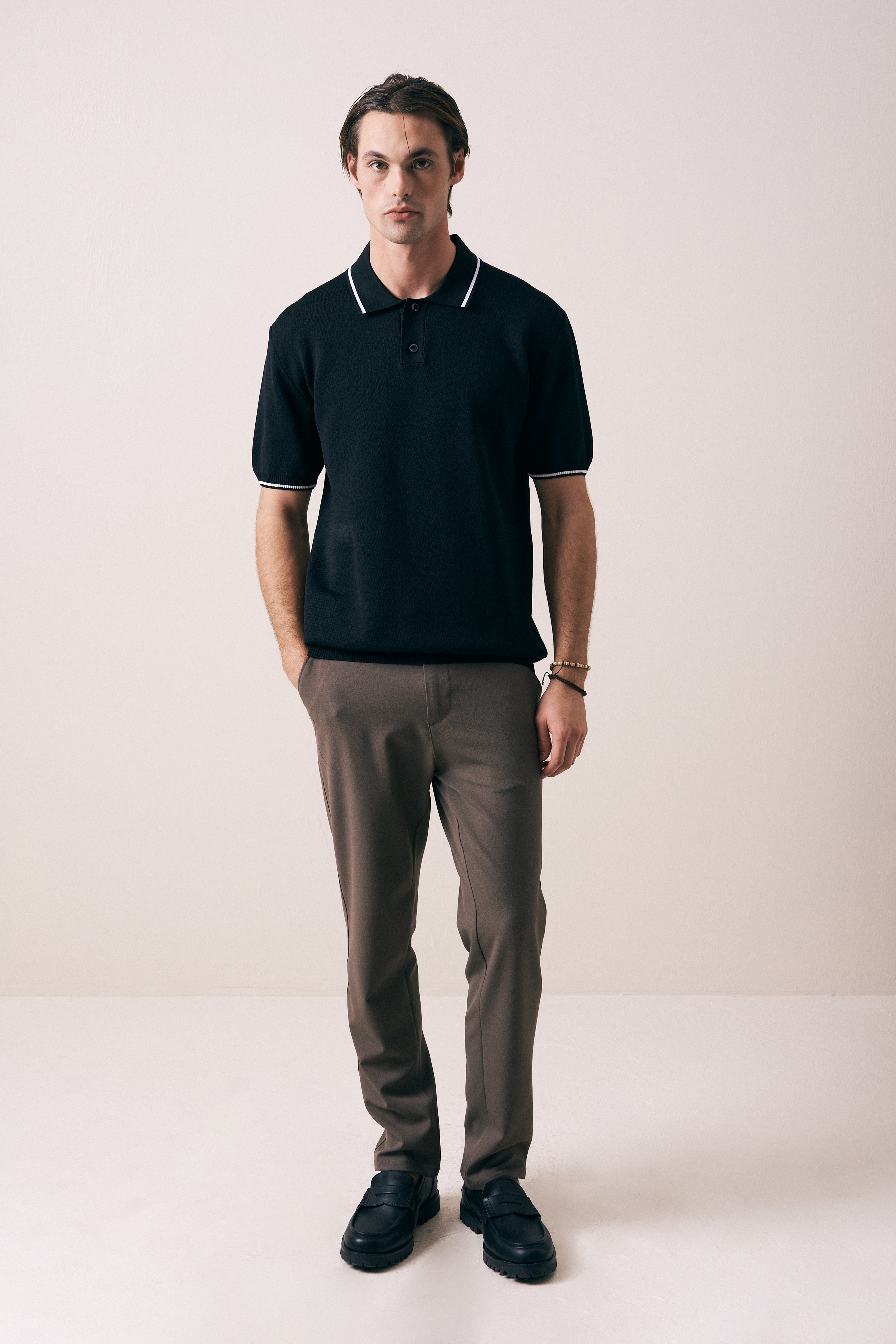REGULAR FIT YAKA KOL DETAYLI DÜĞMELİ POLO TRİKO T-SHIRT