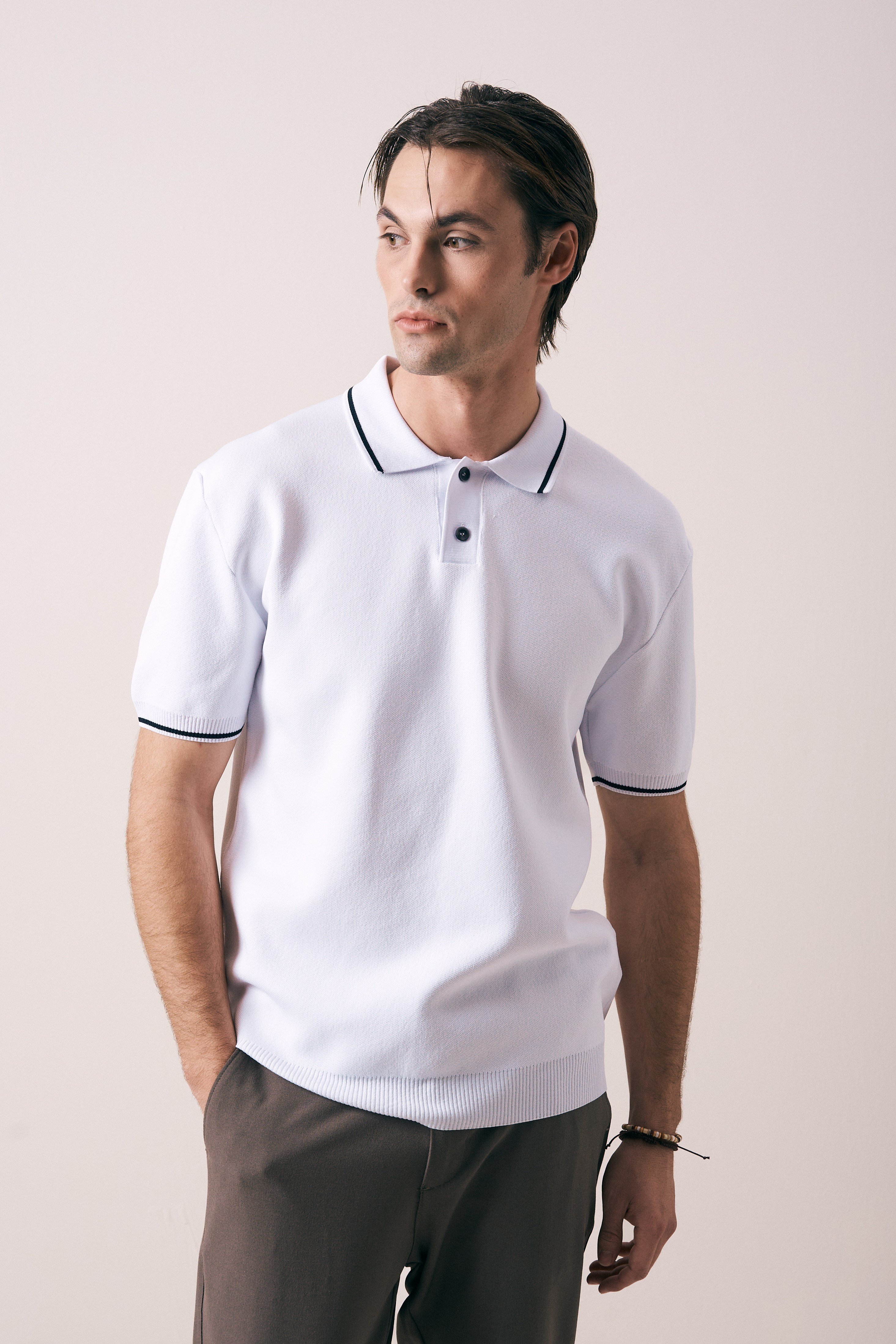 REGULAR FIT YAKA KOL DETAYLI DÜĞMELİ POLO TRİKO T-SHIRT