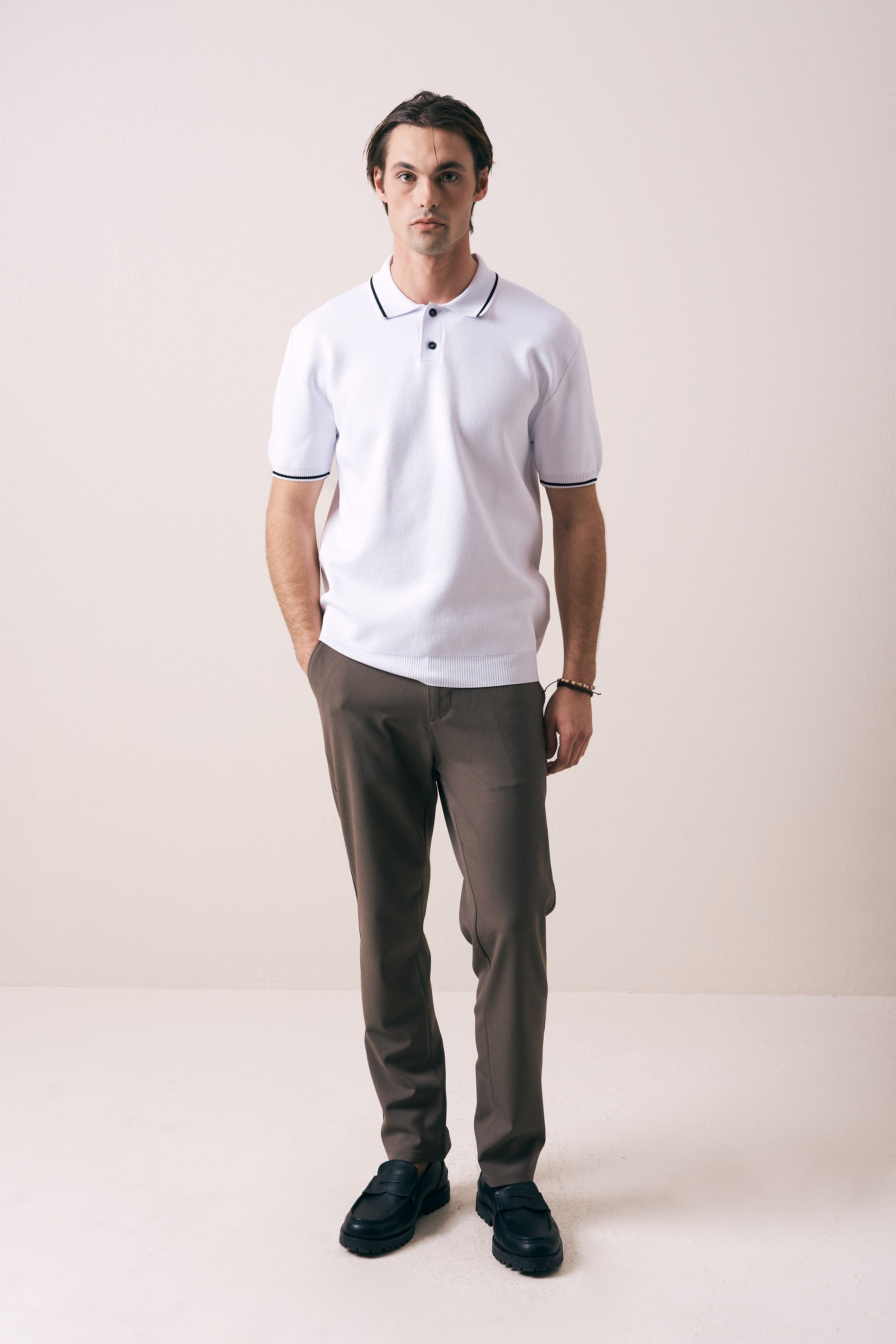 REGULAR FIT YAKA KOL DETAYLI DÜĞMELİ POLO TRİKO T-SHIRT