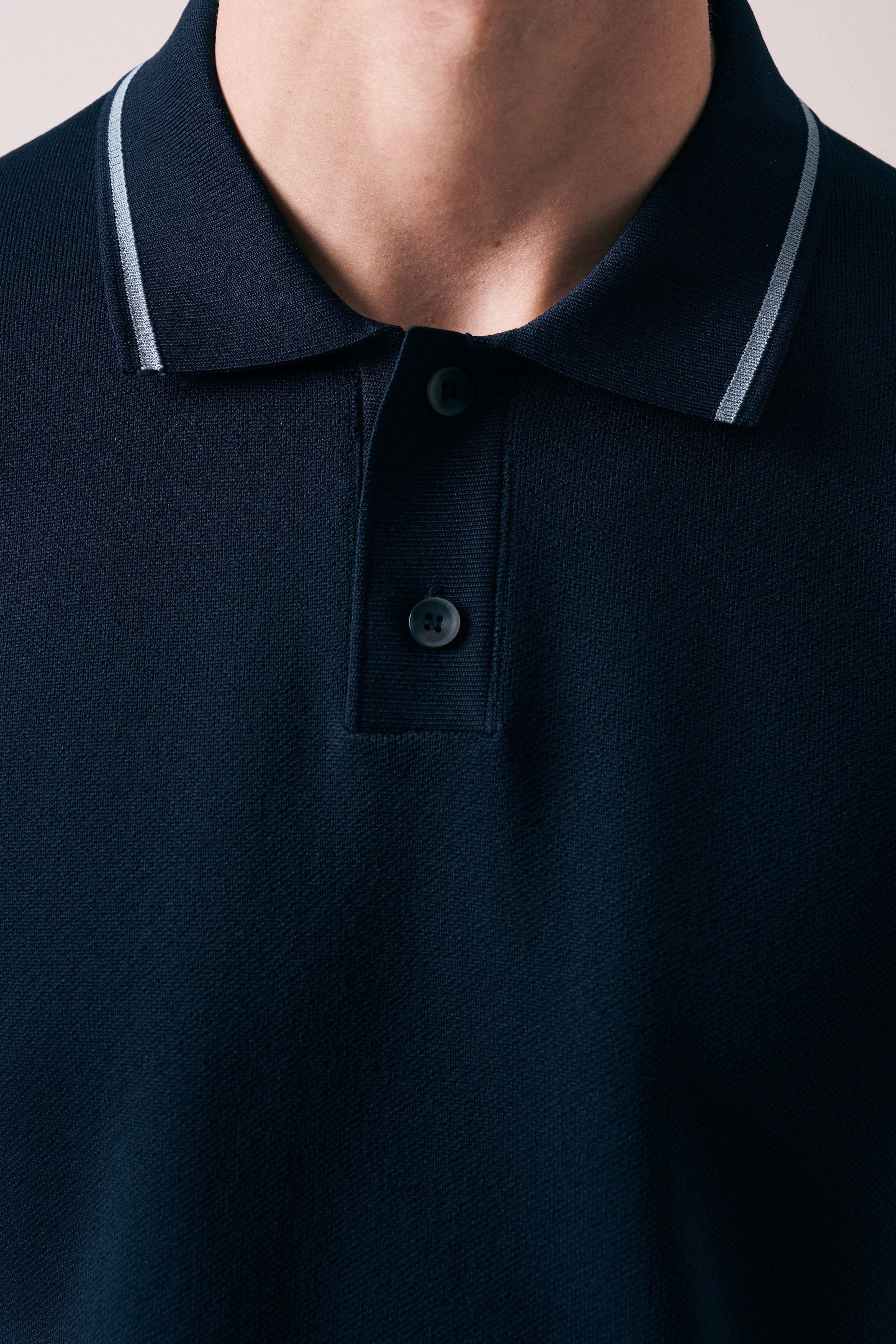 REGULAR FIT YAKA KOL DETAYLI DÜĞMELİ POLO TRİKO T-SHIRT