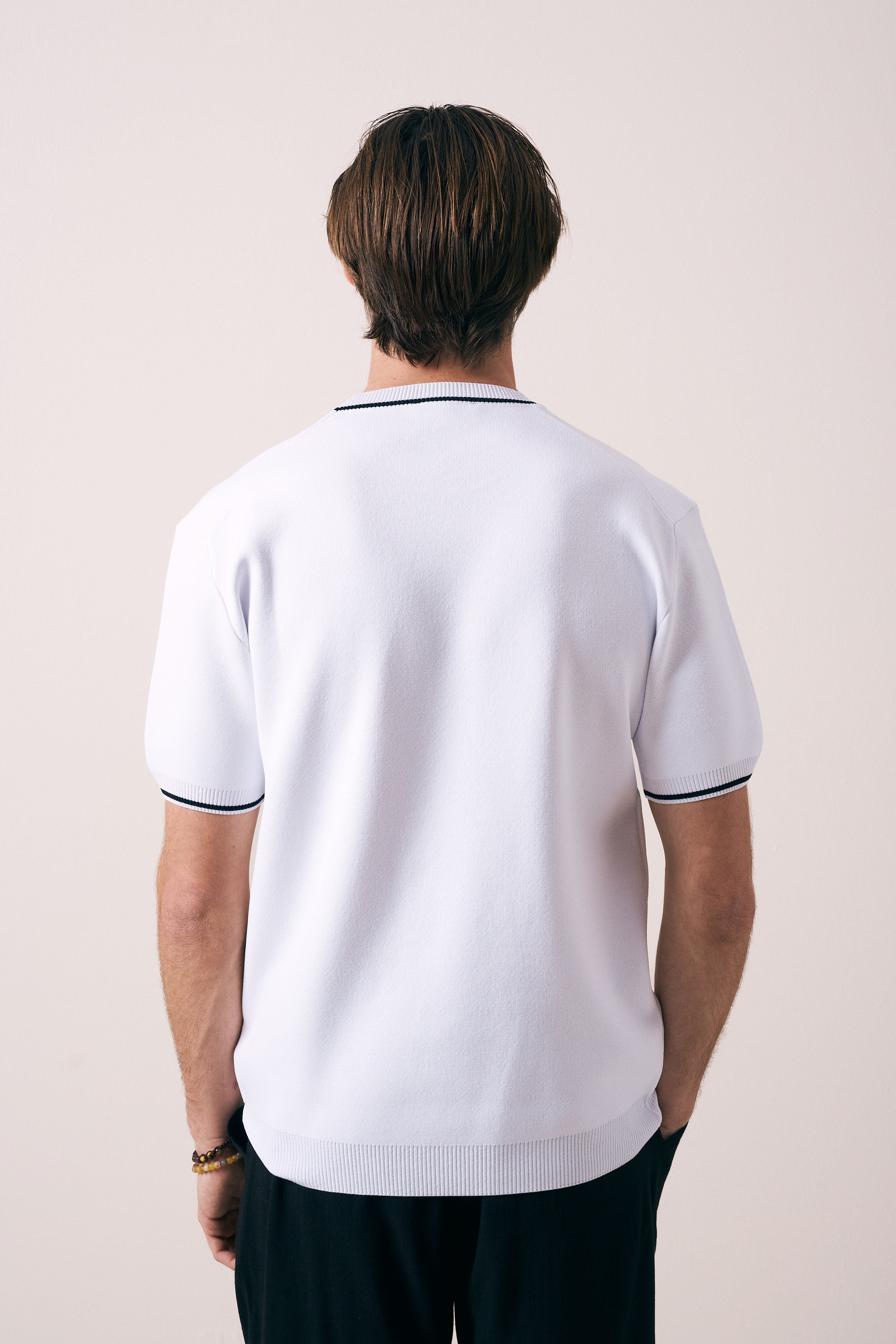 REGULAR FIT YAKA KOL DETAYLI TRİKO T-SHIRT 