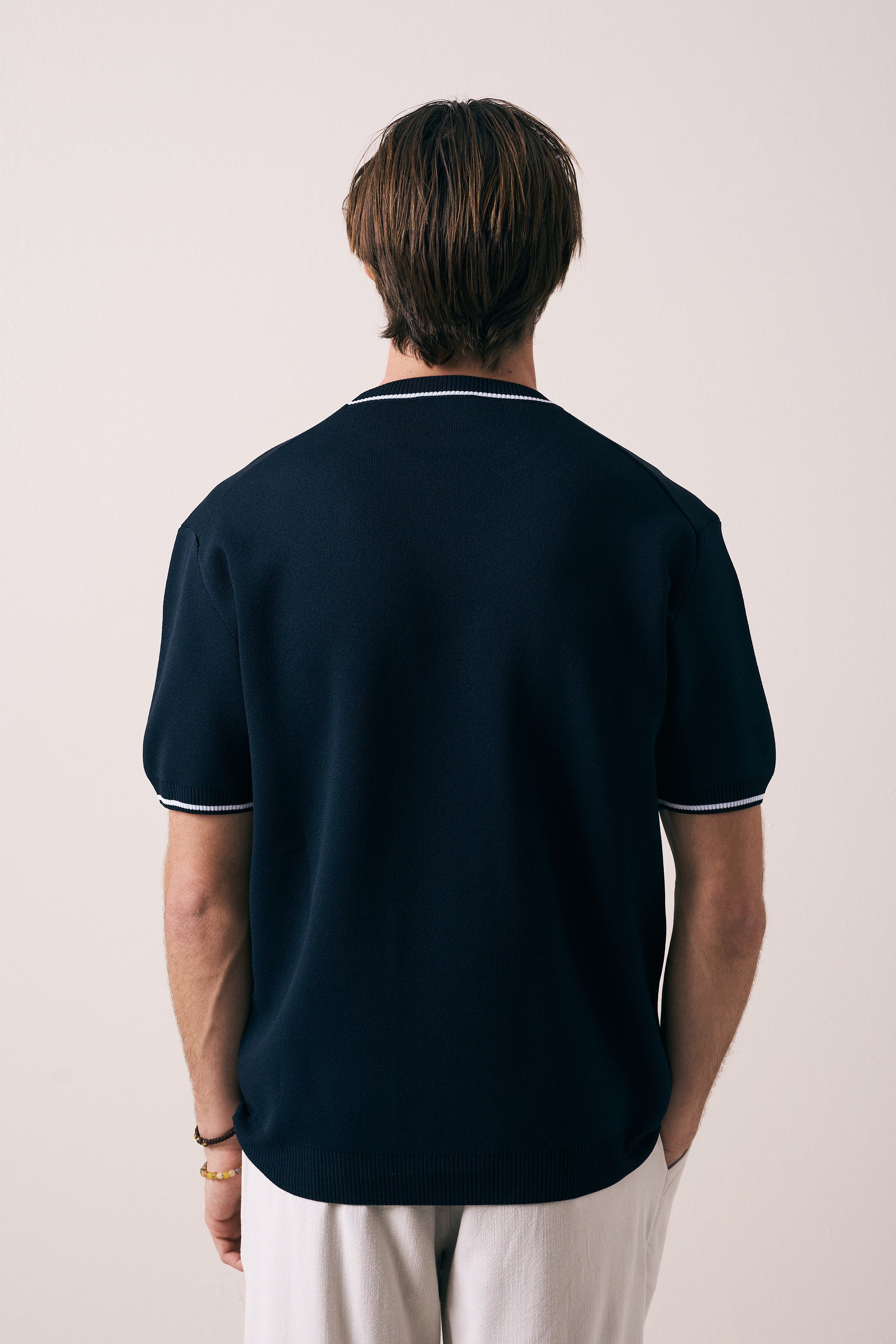 REGULAR FIT YAKA KOL DETAYLI TRİKO T-SHIRT 