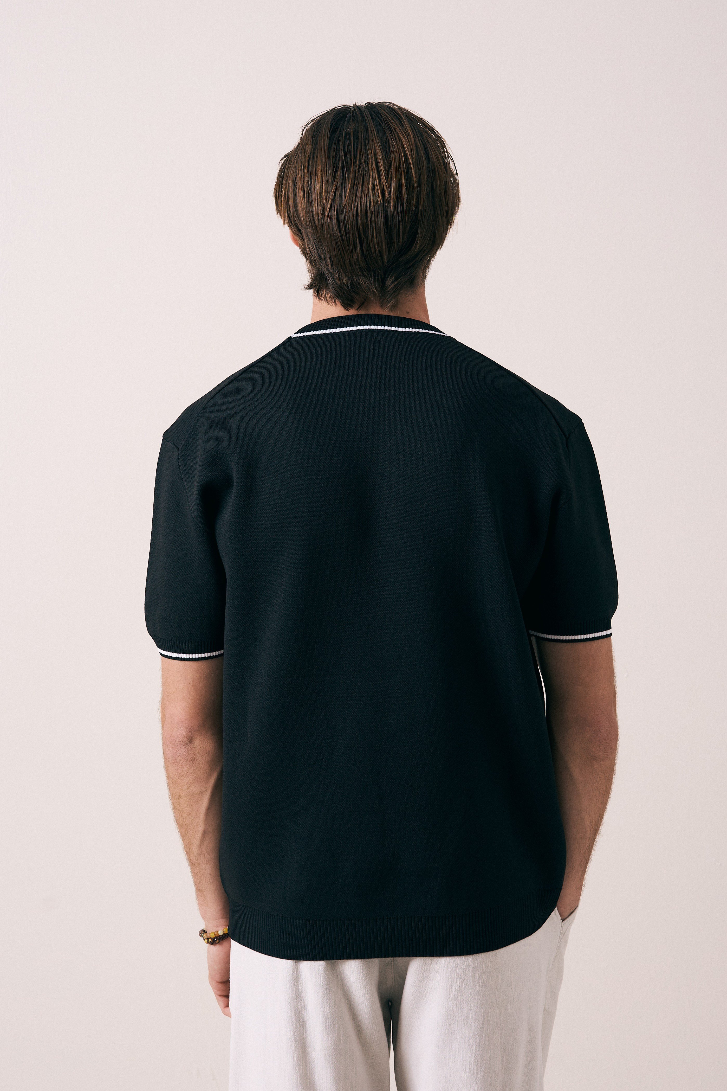 REGULAR FIT YAKA KOL DETAYLI TRİKO T-SHIRT 
