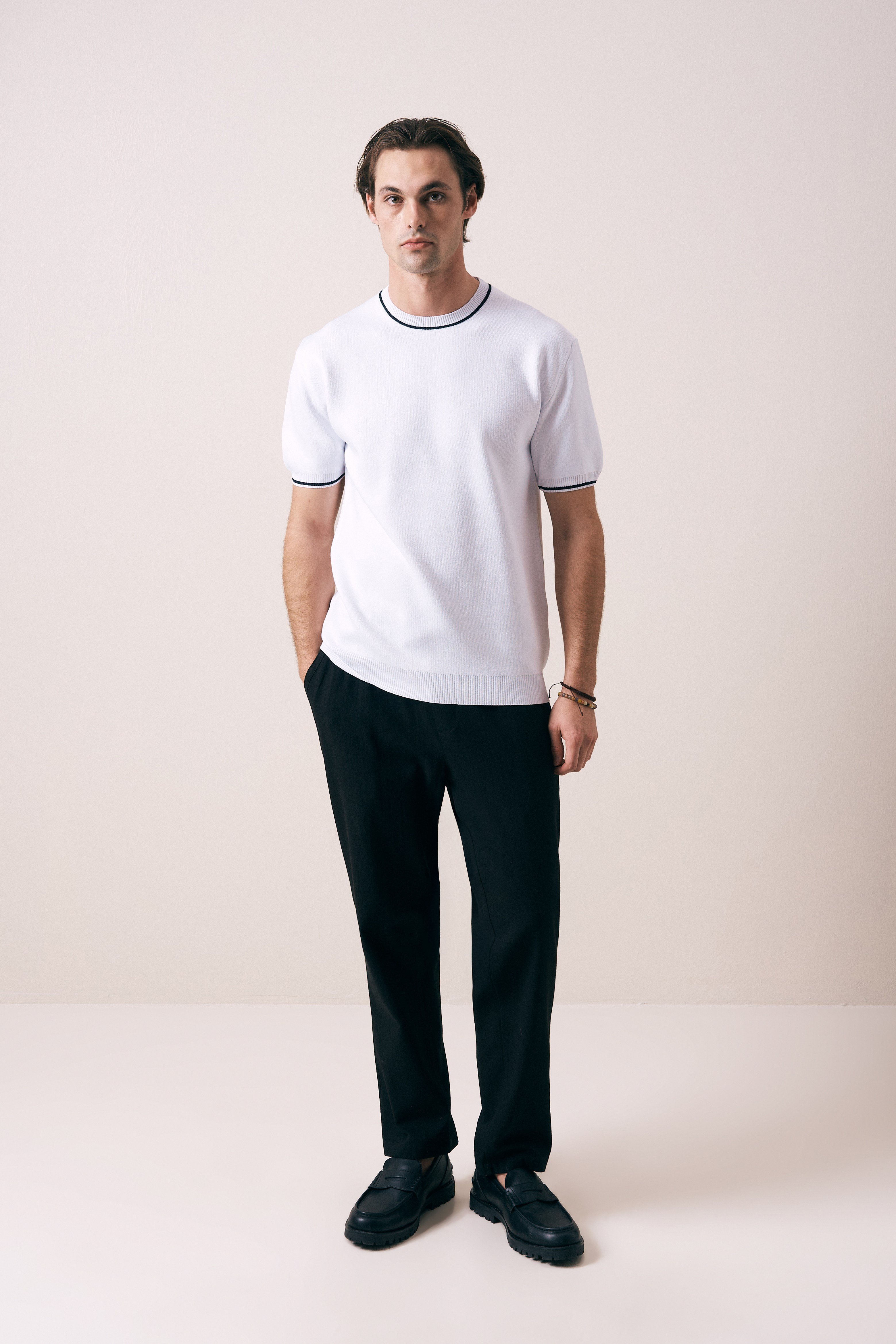 REGULAR FIT YAKA KOL DETAYLI TRİKO T-SHIRT 