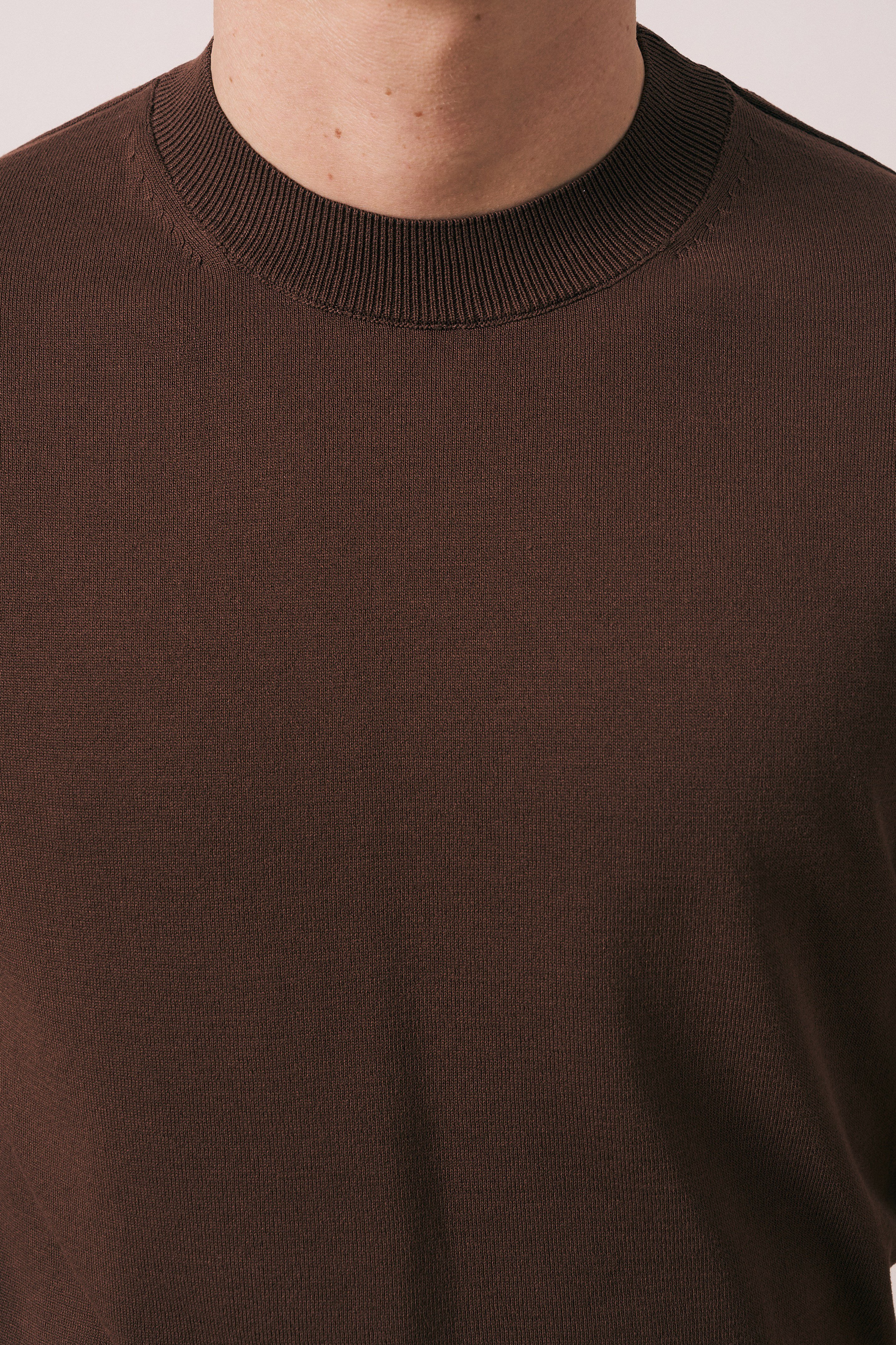 REGULAR FIT YÜKSEK YAKA TRİKO T-SHIRT