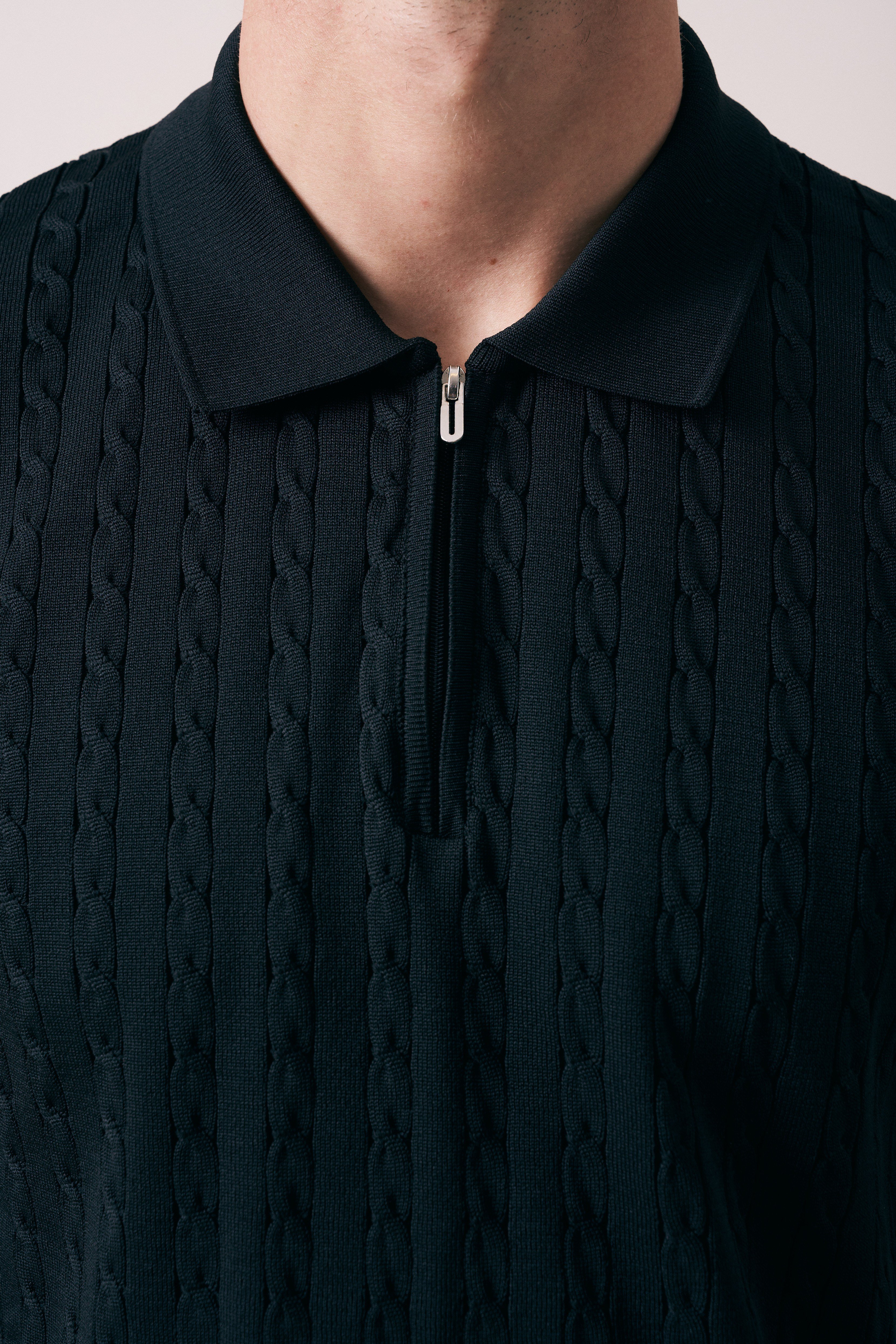 SAÇ ÖRGÜ DETAYLI FERMUARLI POLO TRİKO T-SHIRT