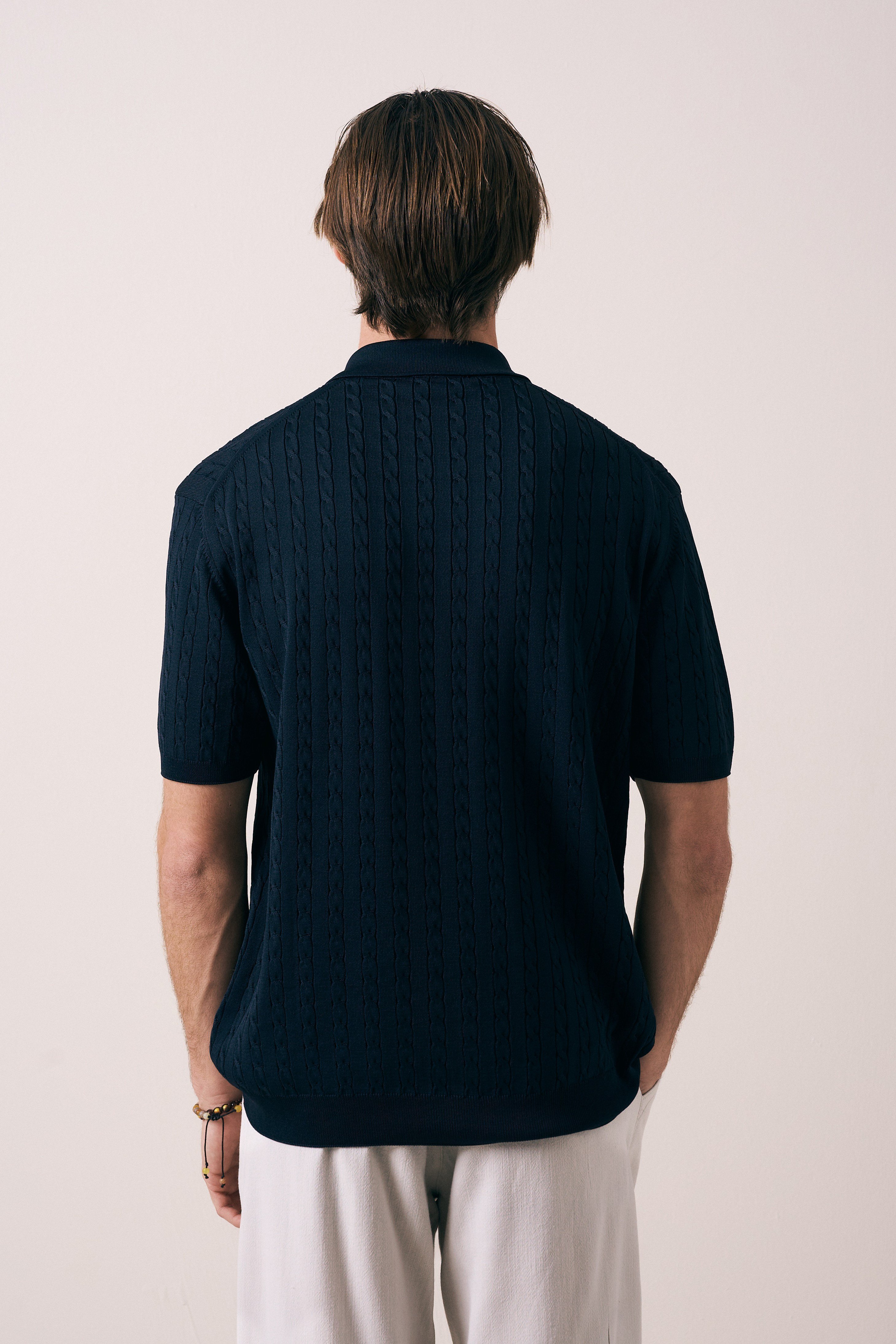 SAÇ ÖRGÜ DETAYLI FERMUARLI POLO TRİKO T-SHIRT
