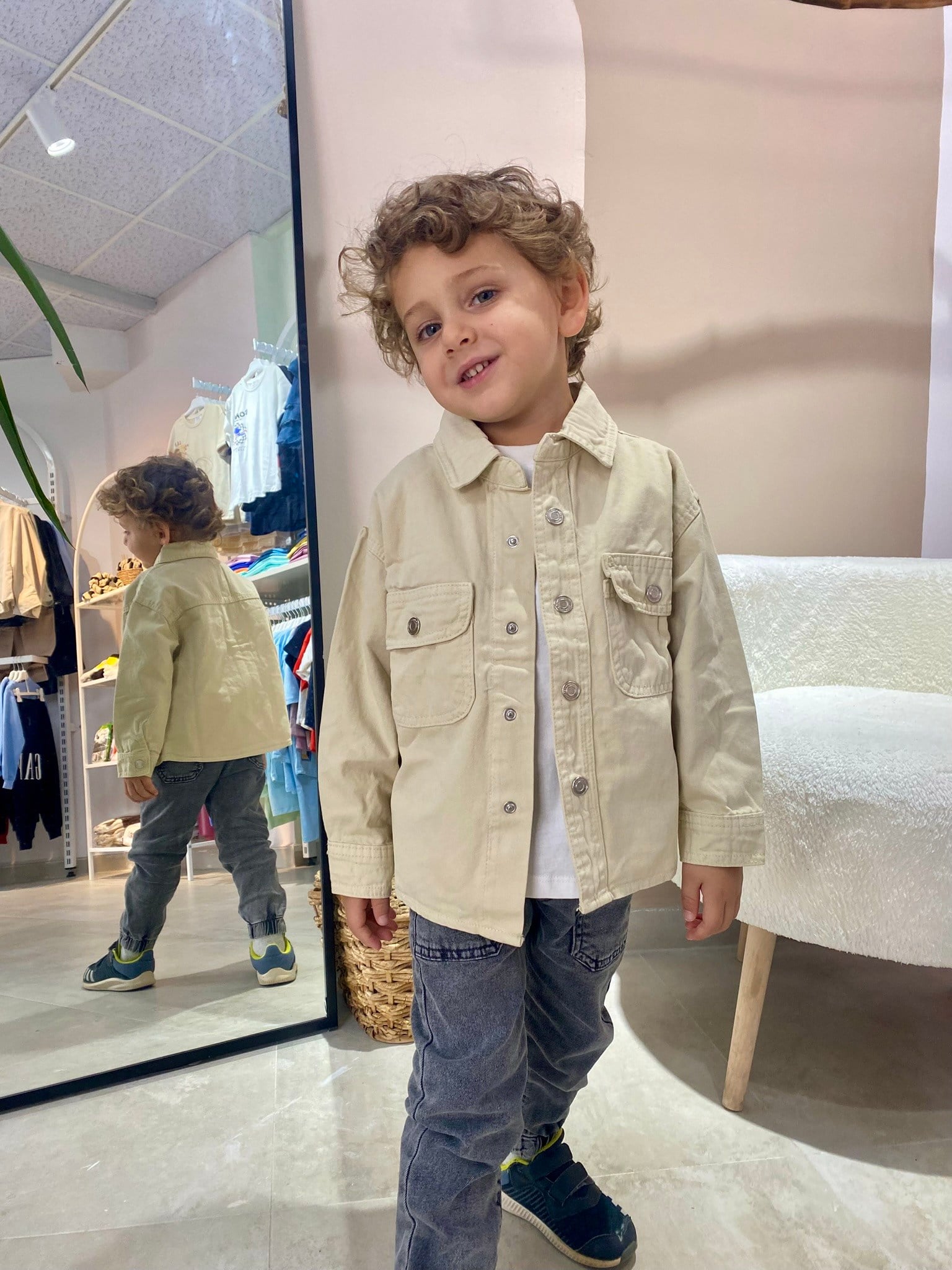 ​​​​​​​Çocuk Denim Ceket – Düğmeli, Rahat Kesim, Bej