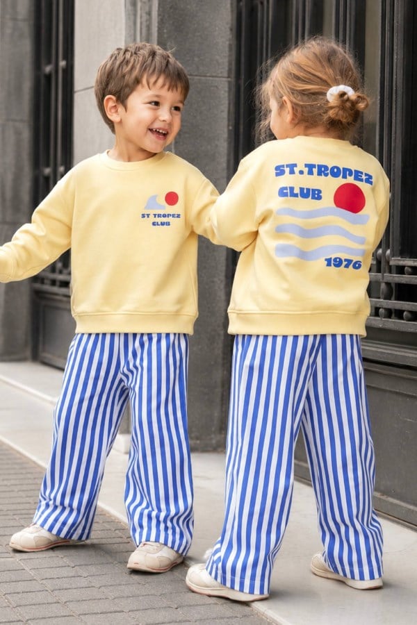 Çocuk Sırt Baskılı Sweatshirt ve Çizgili Eşofman Takım