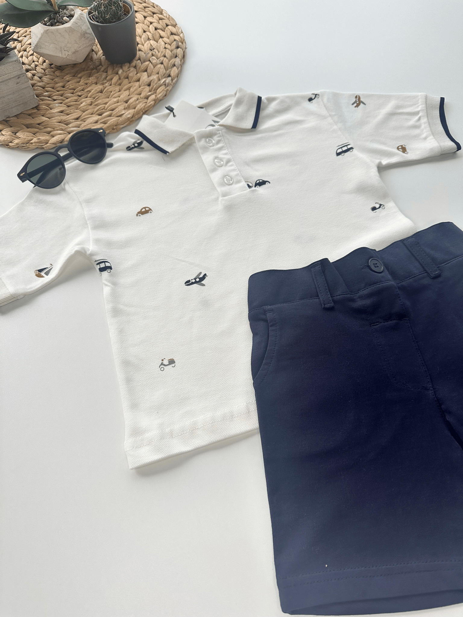 Erkek Çocuk Polo Yaka Takım – Araba Desenli Ekru & Lacivert