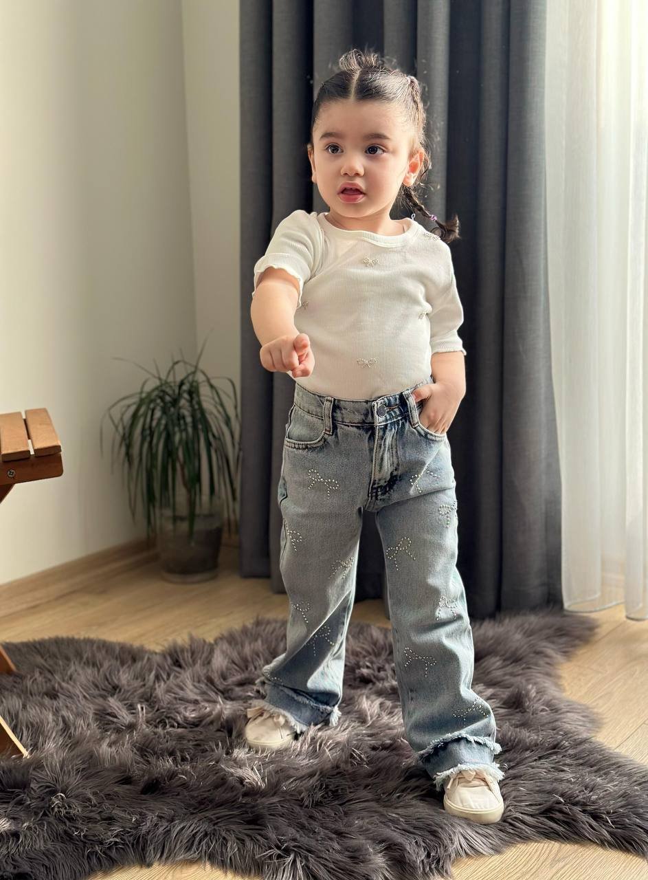 Fiyonk Taş İşlemeli Tişört & Geniş Paça Denim Pantolon Takımı – Kız Çocuk, 3–10 Yaş