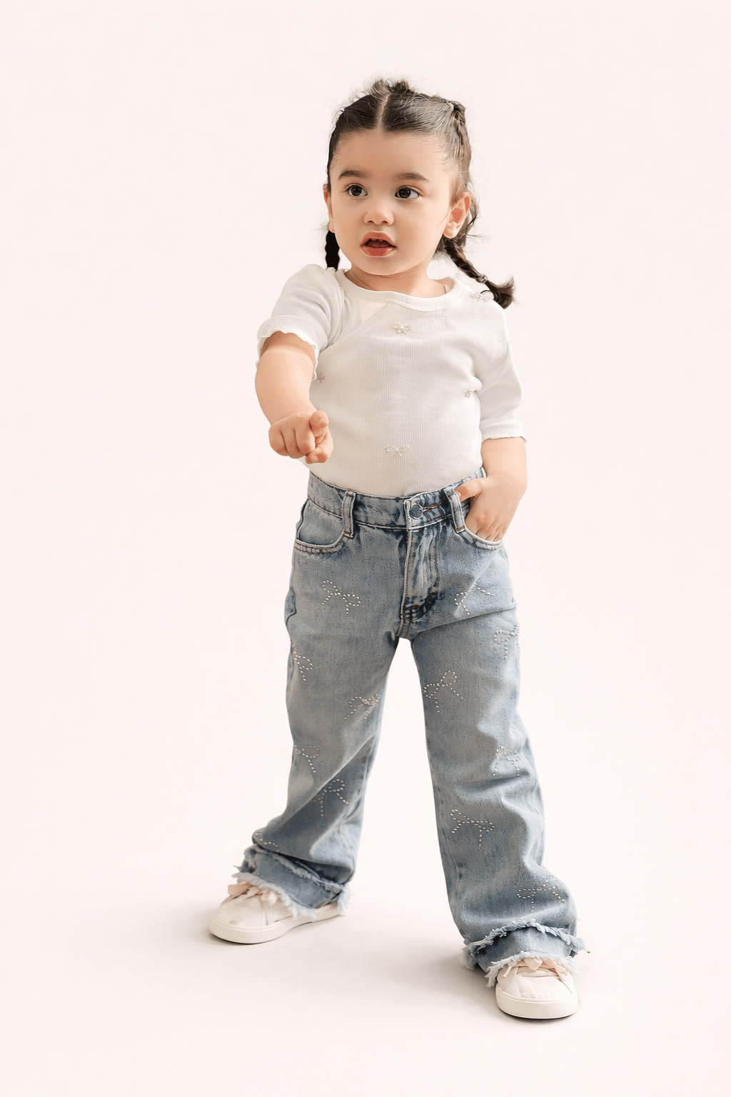Fiyonk Taş İşlemeli Tişört & Geniş Paça Denim Pantolon Takımı – Kız Çocuk, 3–10 Yaş