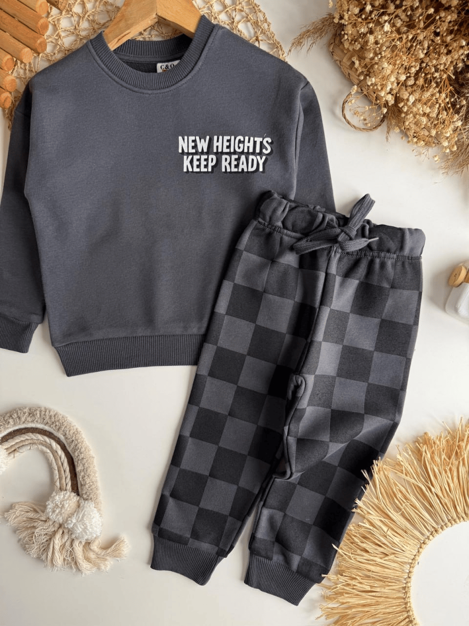 NEW HEIGHTS Yazı Baskılı Çocuk Takımı – Bisiklet Yaka Sweatshirt & Jogger Alt