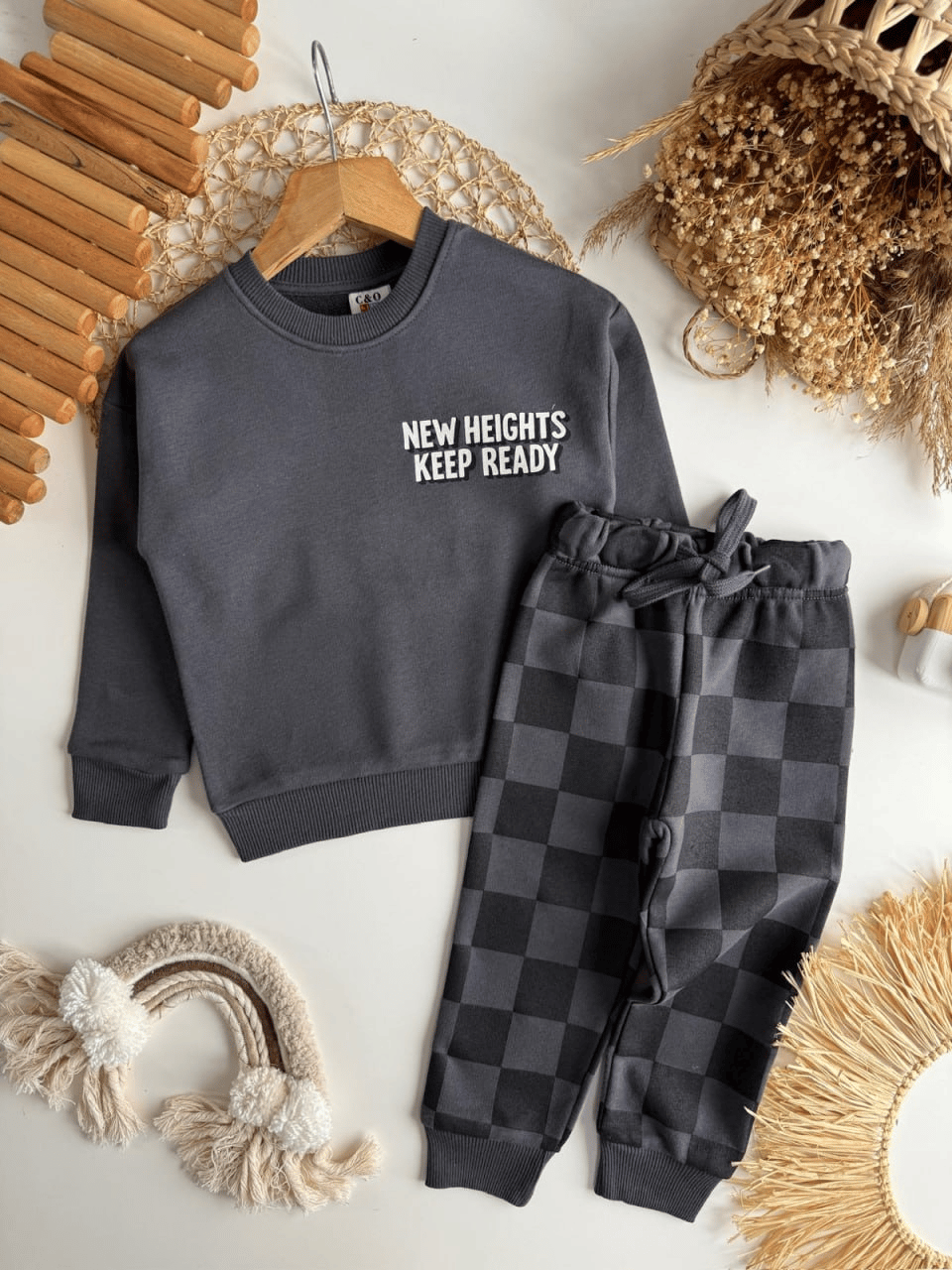 NEW HEIGHTS Yazı Baskılı Çocuk Takımı – Bisiklet Yaka Sweatshirt & Jogger Alt