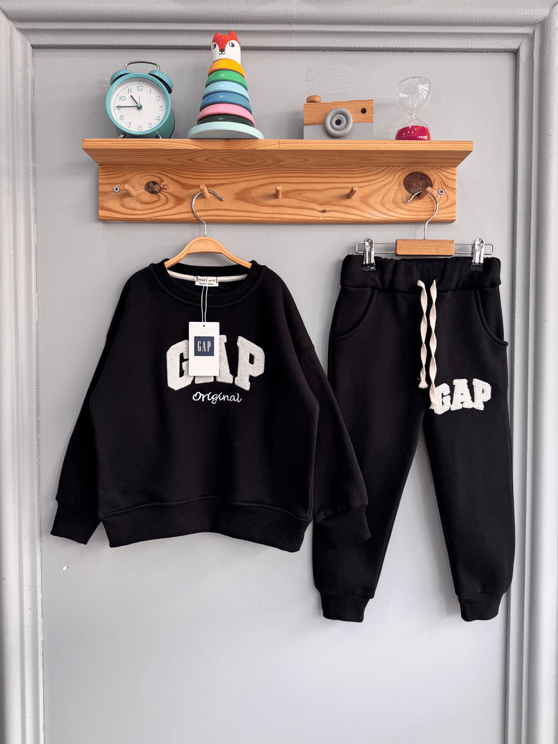 Süzene Nakışlı Siyah Çocuk Takımı – Şardonlu Sweatshirt & Jogger Alt, 4–14 Yaş
