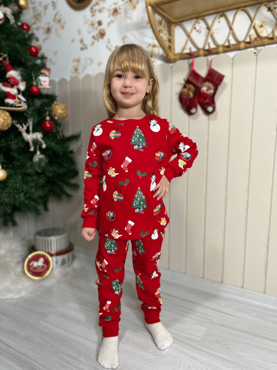 Yeni Yıl Temalı Kırmızı Pijama Takımı – Çocuk, 3–8 Yaş