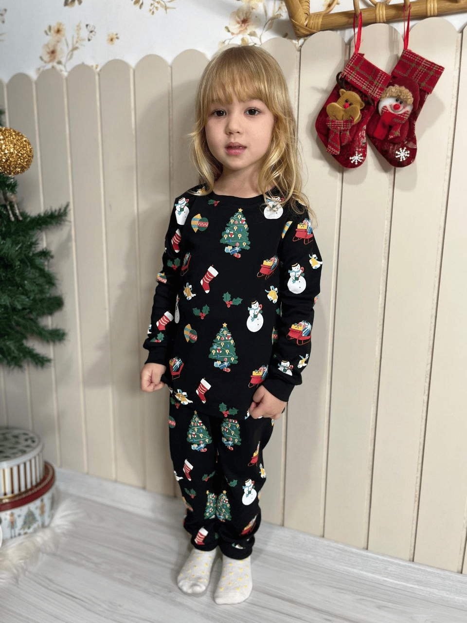 Yeni Yıl Temalı Siyah Pijama Takımı – Çocuk, 3–8 Yaş