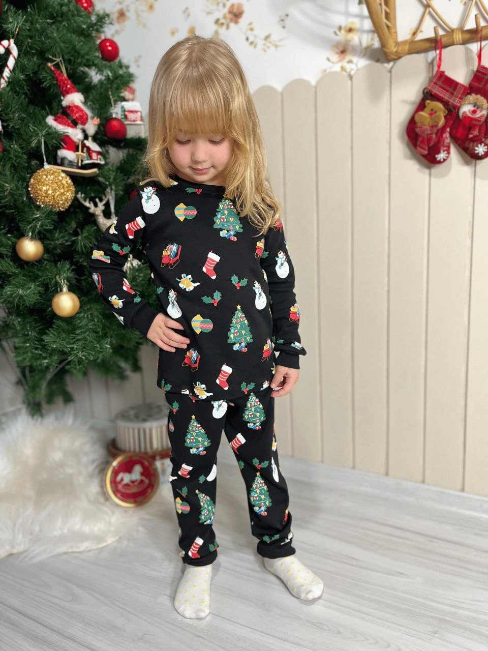 Yeni Yıl Temalı Siyah Pijama Takımı – Çocuk, 3–8 Yaş