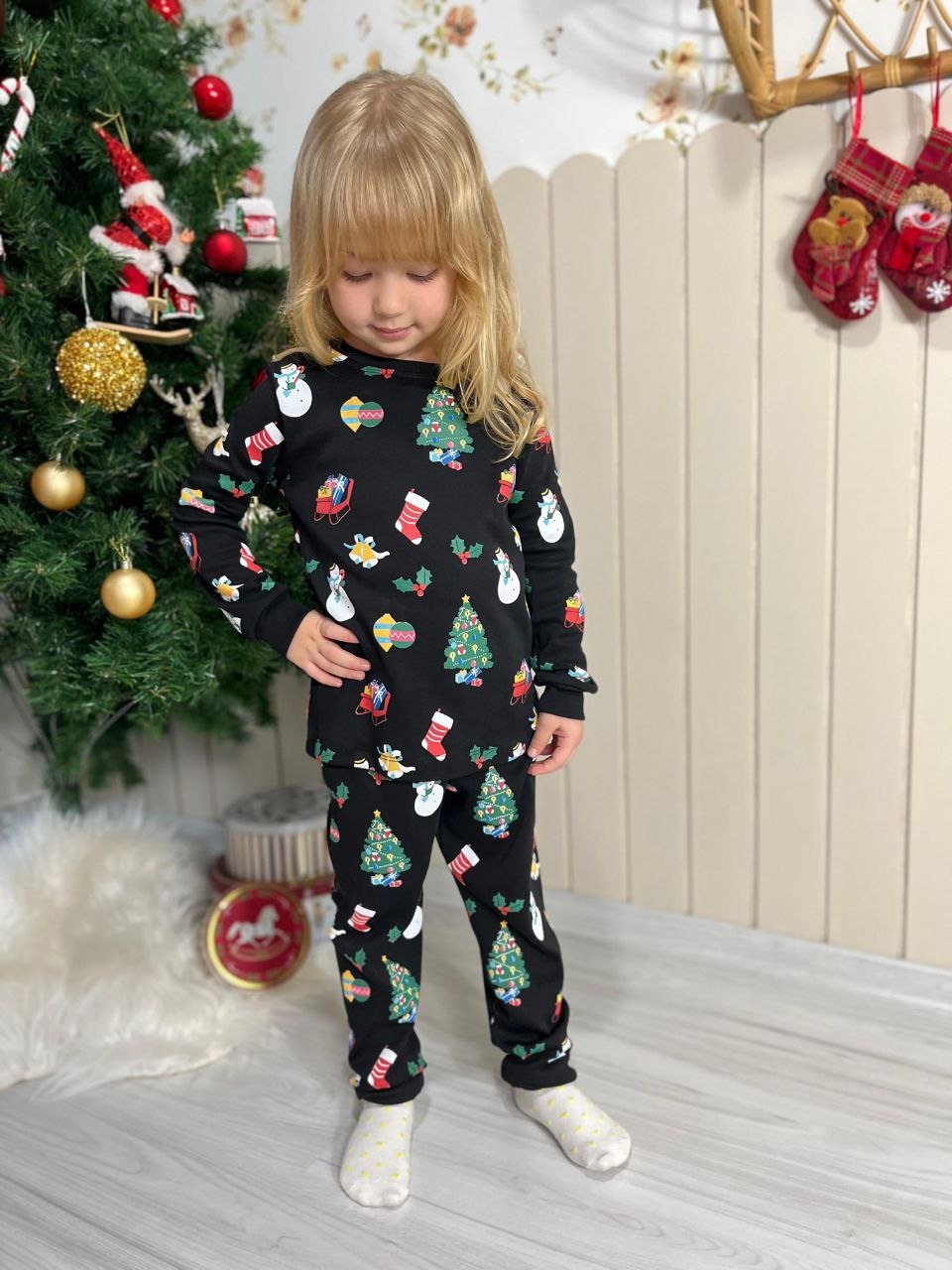 Yeni Yıl Temalı Siyah Pijama Takımı – Çocuk, 3–8 Yaş