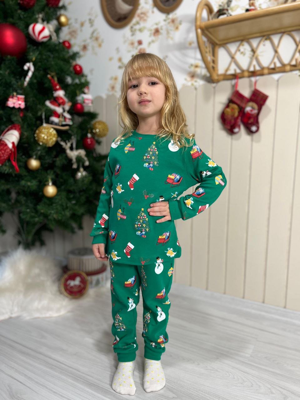Yeni Yıl Temalı Yeşil Pijama Takımı – Çocuk, 3–8 Yaş