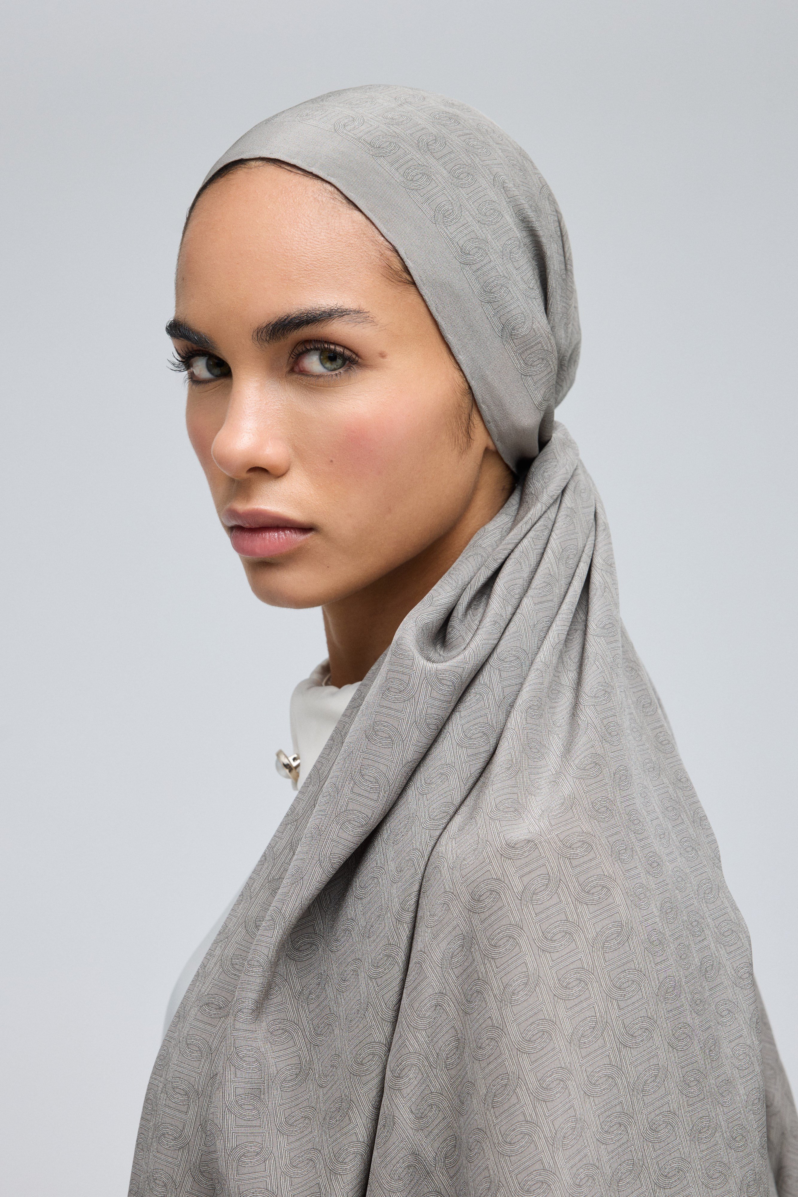 Taupe Gray Magi