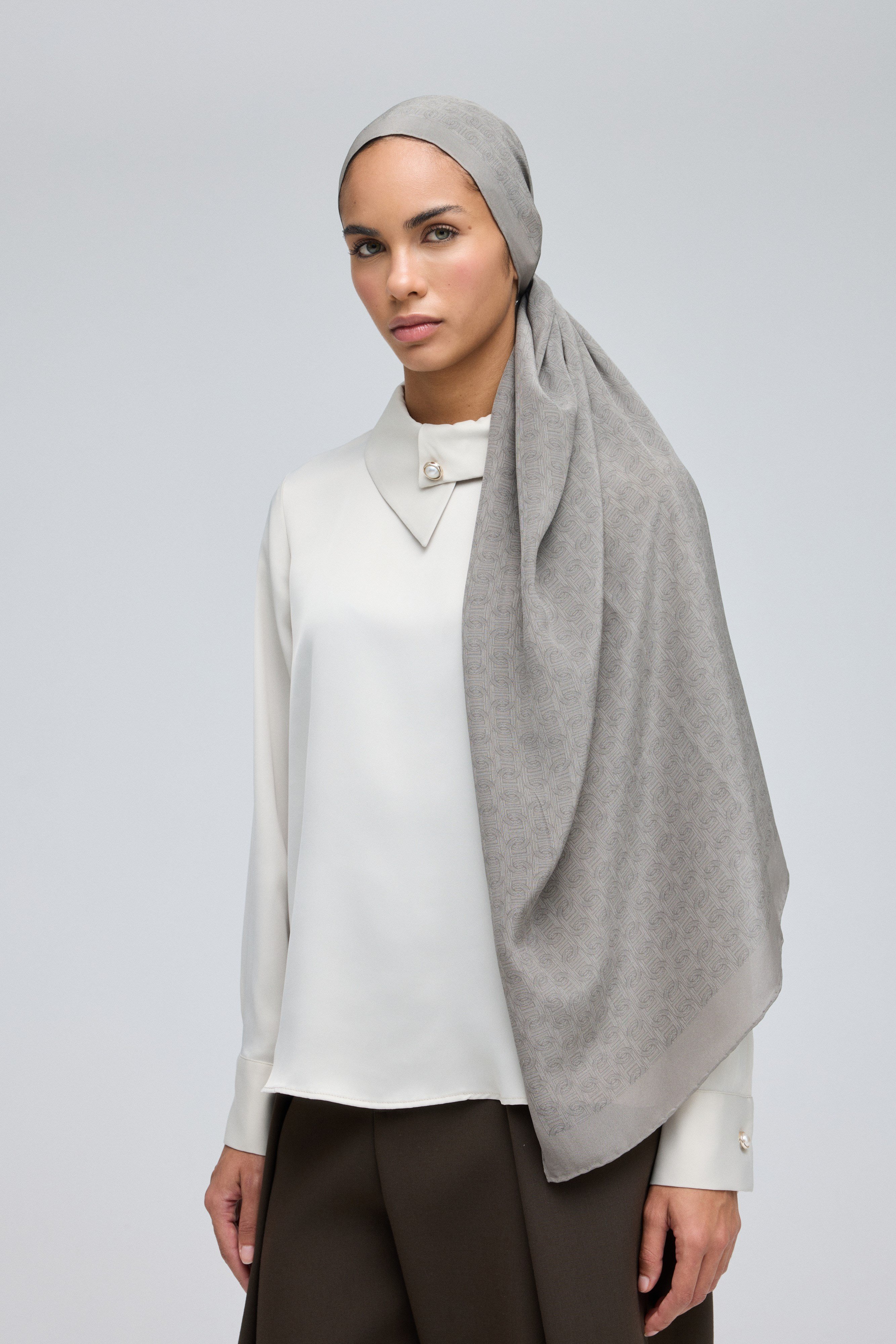 Taupe Gray Magi