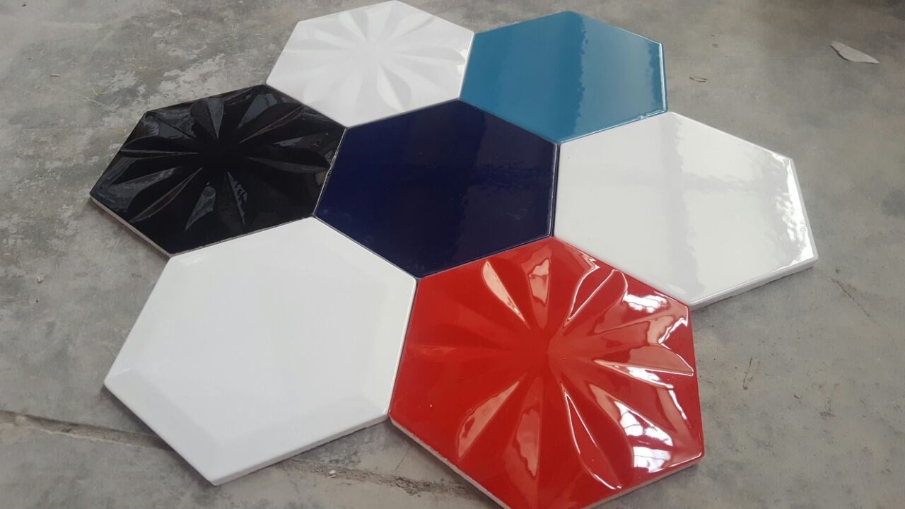 Armada Çini 15x17 Cm Çiçekli Beyaz Altıgen Seramik