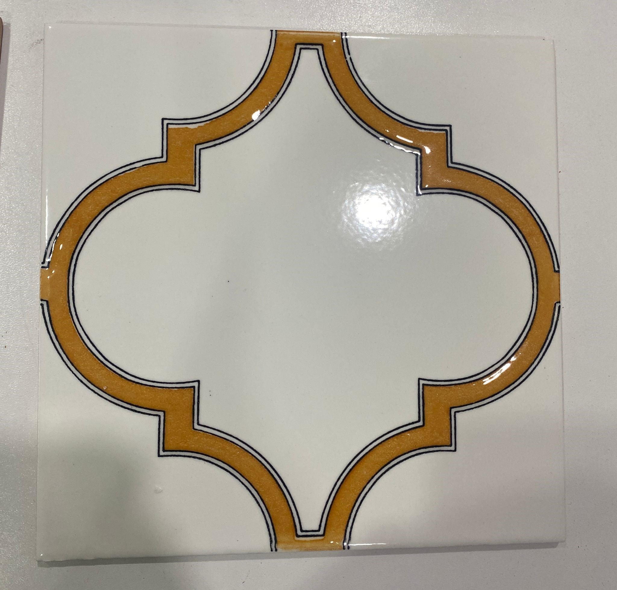 Armada çini 20x20 cm SP 103 Arabesk Sarı Beyaz Desenli Kütahya çini