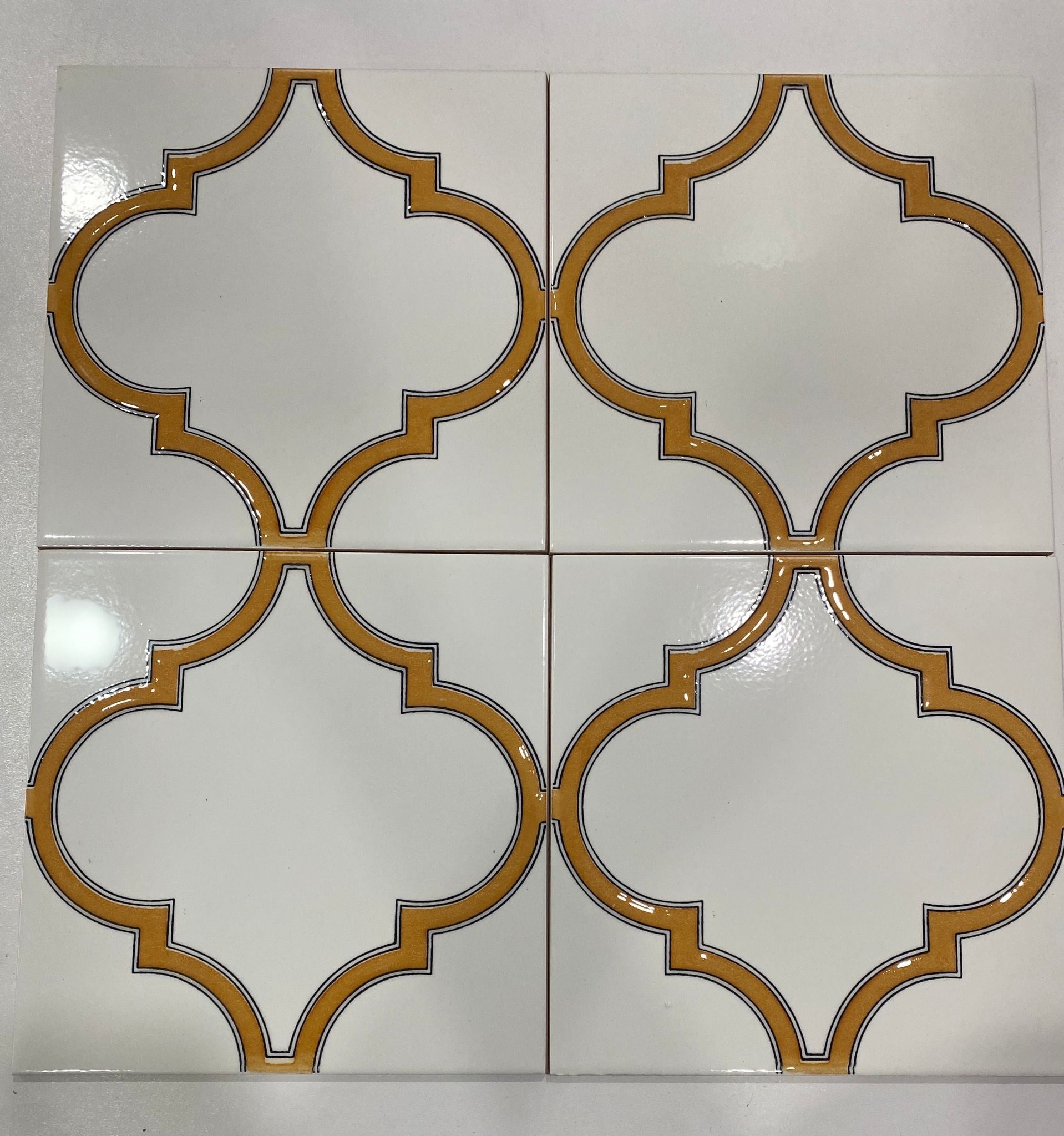 Armada çini 20x20 cm SP 103 Arabesk Sarı Beyaz Desenli Kütahya çini