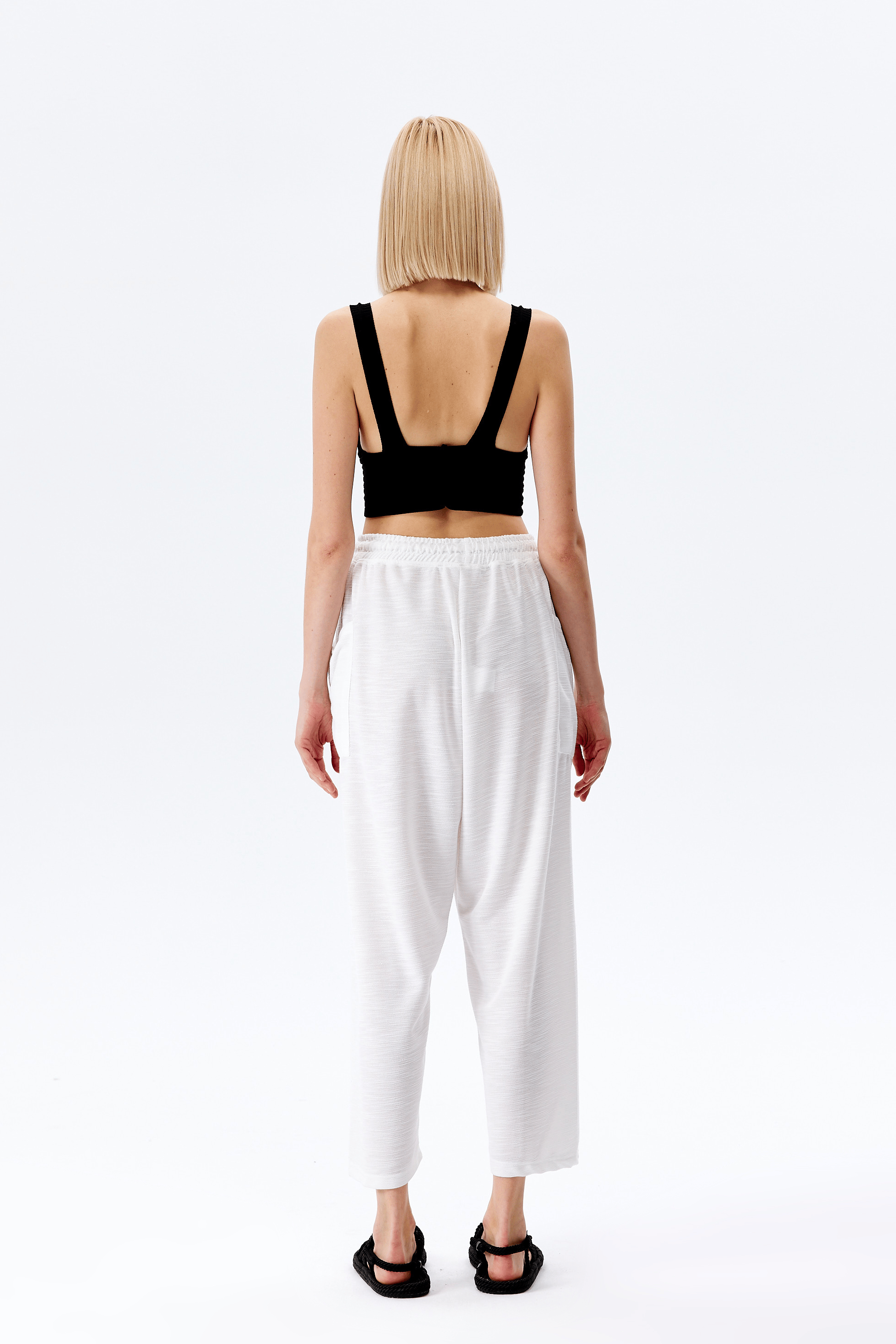 DERİN V YAKALI ASKILI CROP