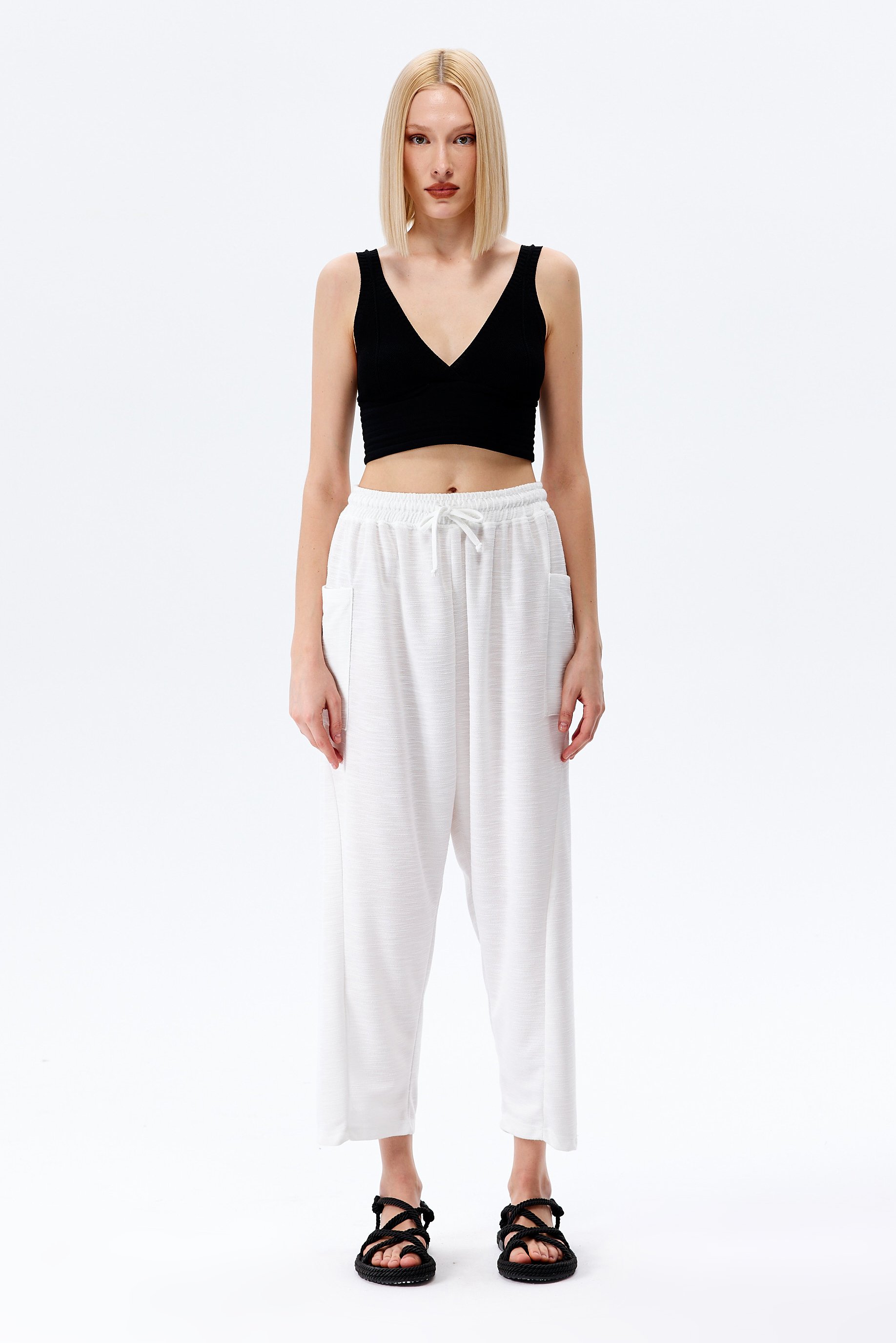 DERİN V YAKALI ASKILI CROP
