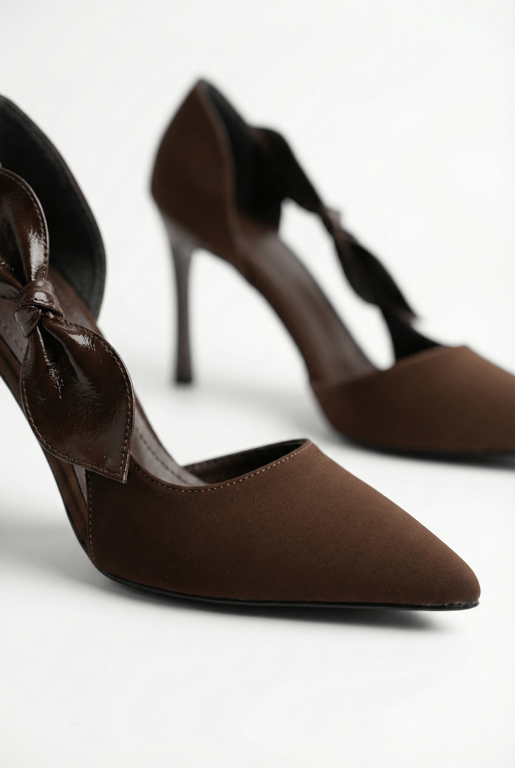  Kadın Kahverengi Saten Fiyonklu Sivri Burun 9 cm İnce Topuklu Stiletto Abiye Ayakkabı