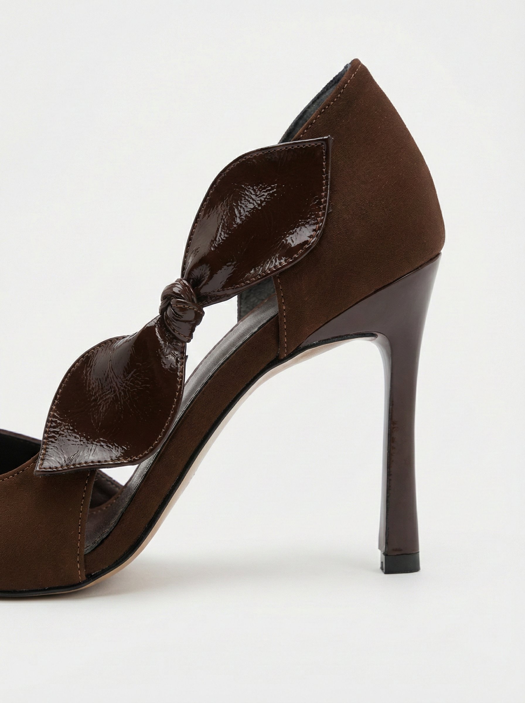  Kadın Kahverengi Saten Fiyonklu Sivri Burun 9 cm İnce Topuklu Stiletto Abiye Ayakkabı