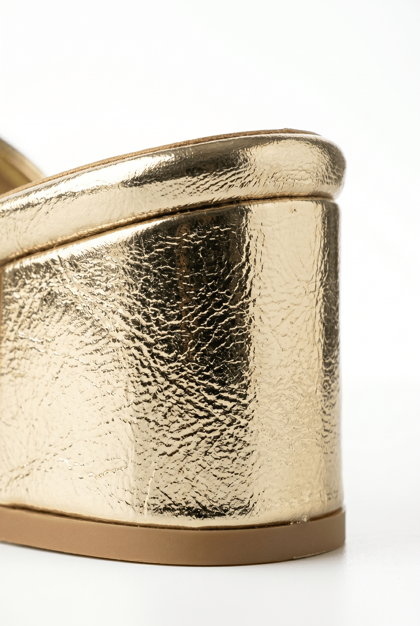 Kadın Blok Topuklu Tek Bantlı Gold Küt Burun Terlik
