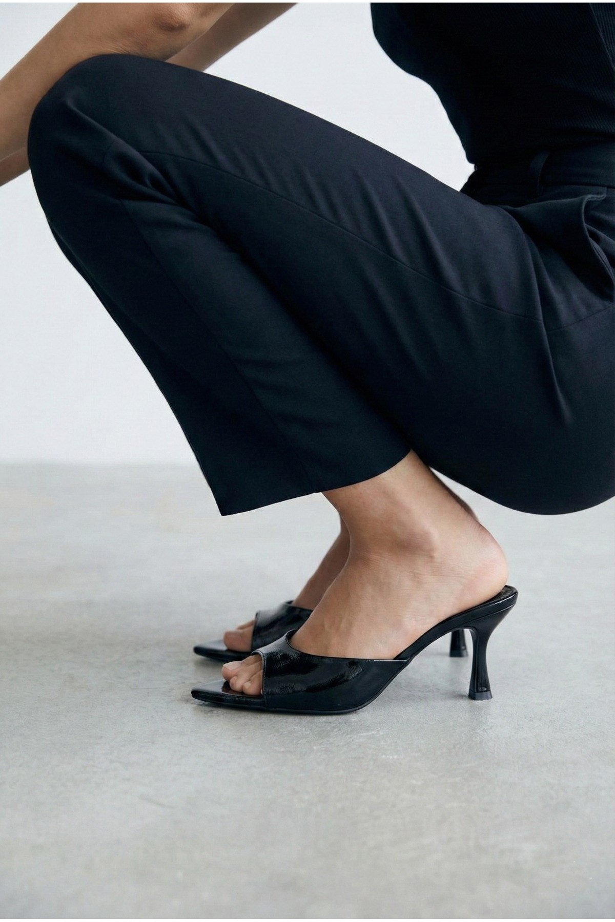 Kadın Rugan Sivri Burun Tek Bantlı İnce Topuklu Stiletto Terlik Abiye Ayakkabı