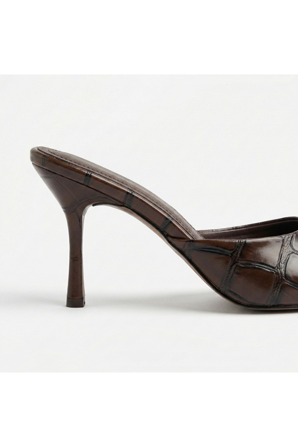 Kadın Rugan Sivri Burun Tek Bantlı İnce Topuklu Stiletto Terlik Abiye Ayakkabı