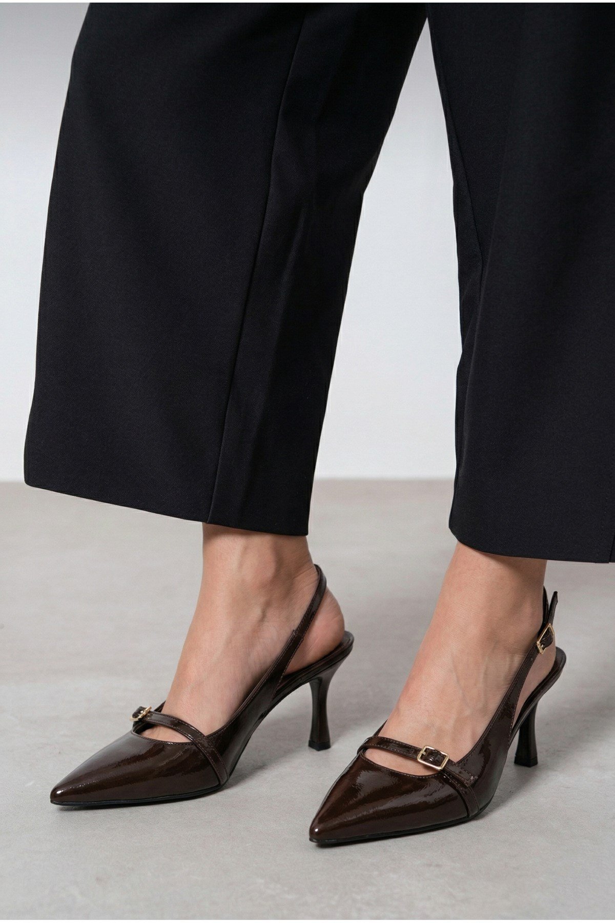 Kadın Rugan Tokalı Bantlı Arkası Açık Sivri Burun Stiletto Abiye Topuklu Ayakkabı