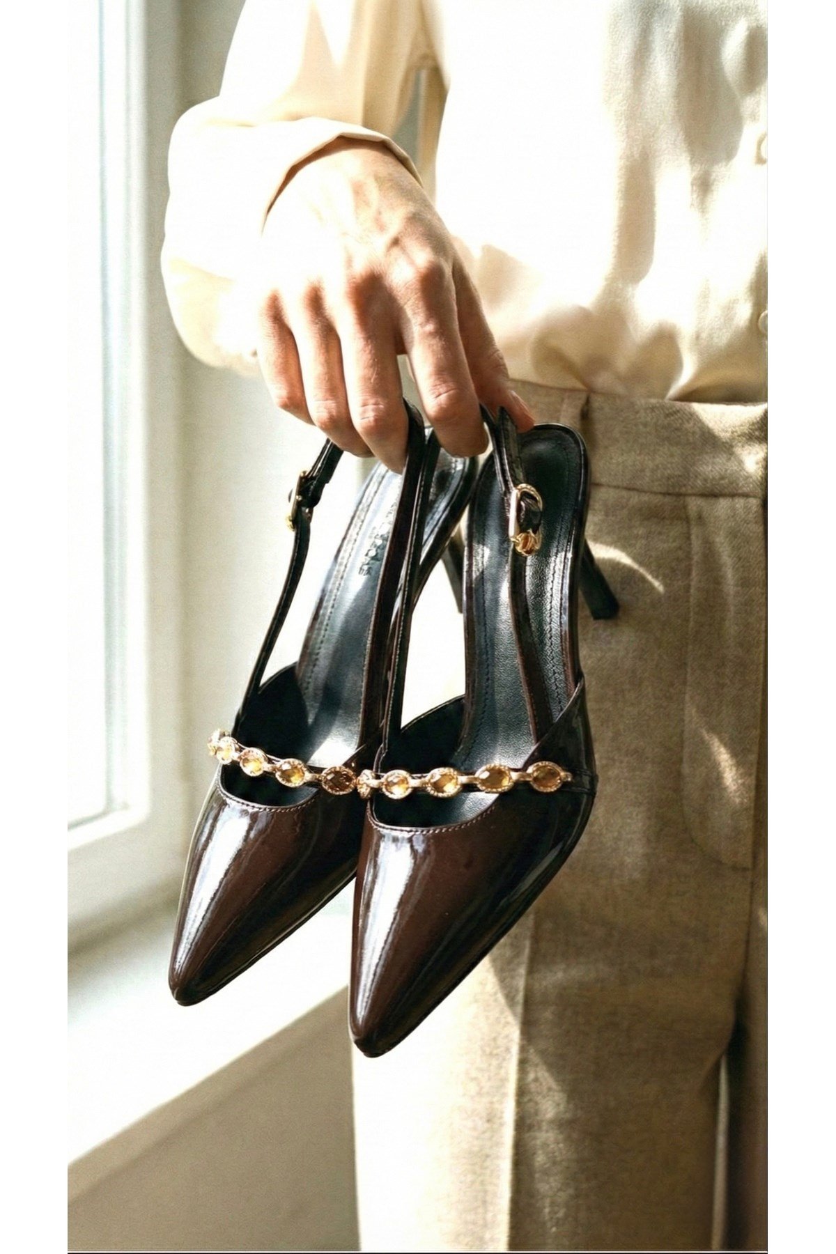 Kadın Taşlı Bantlı Arkası Açık Kadeh Topuklu Sivri Burun Abiye Stiletto Ayakkabı
