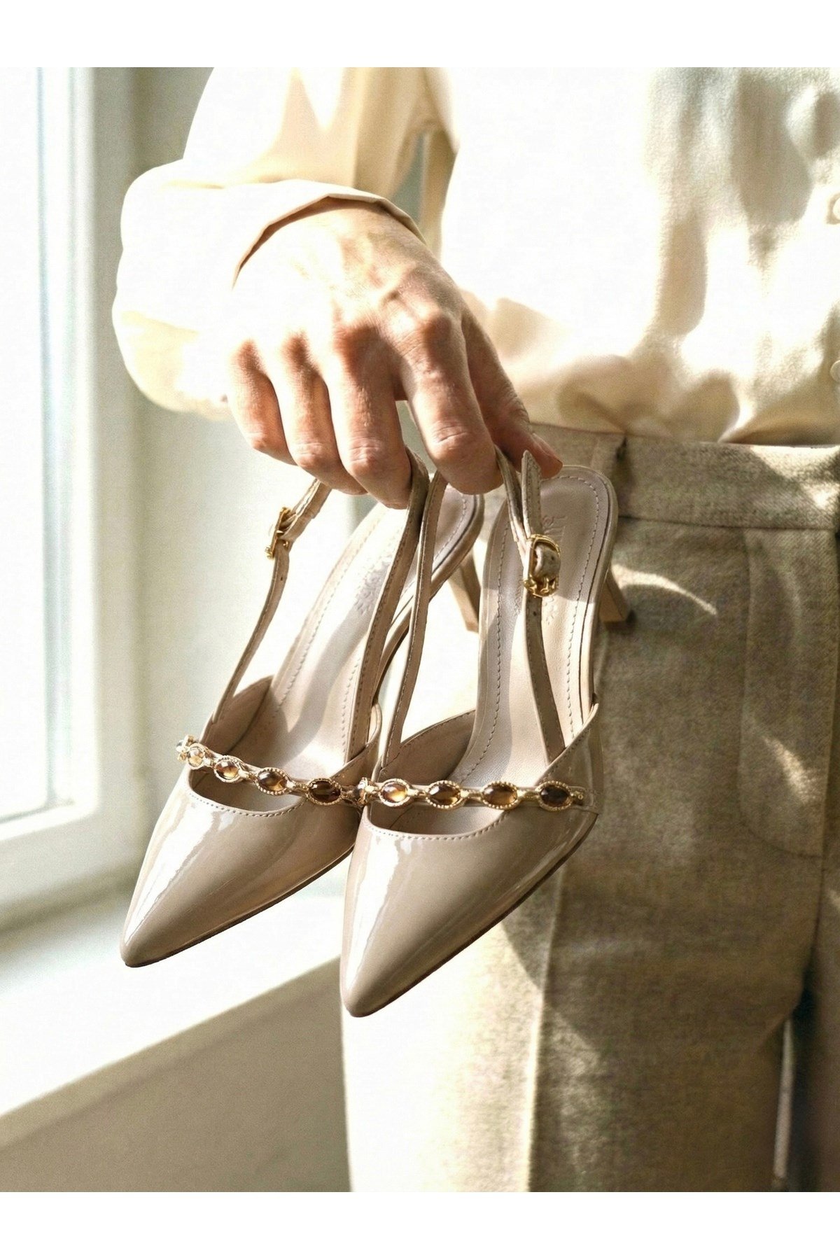 Kadın Taşlı Bantlı Arkası Açık Kadeh Topuklu Sivri Burun Abiye Stiletto Ayakkabı