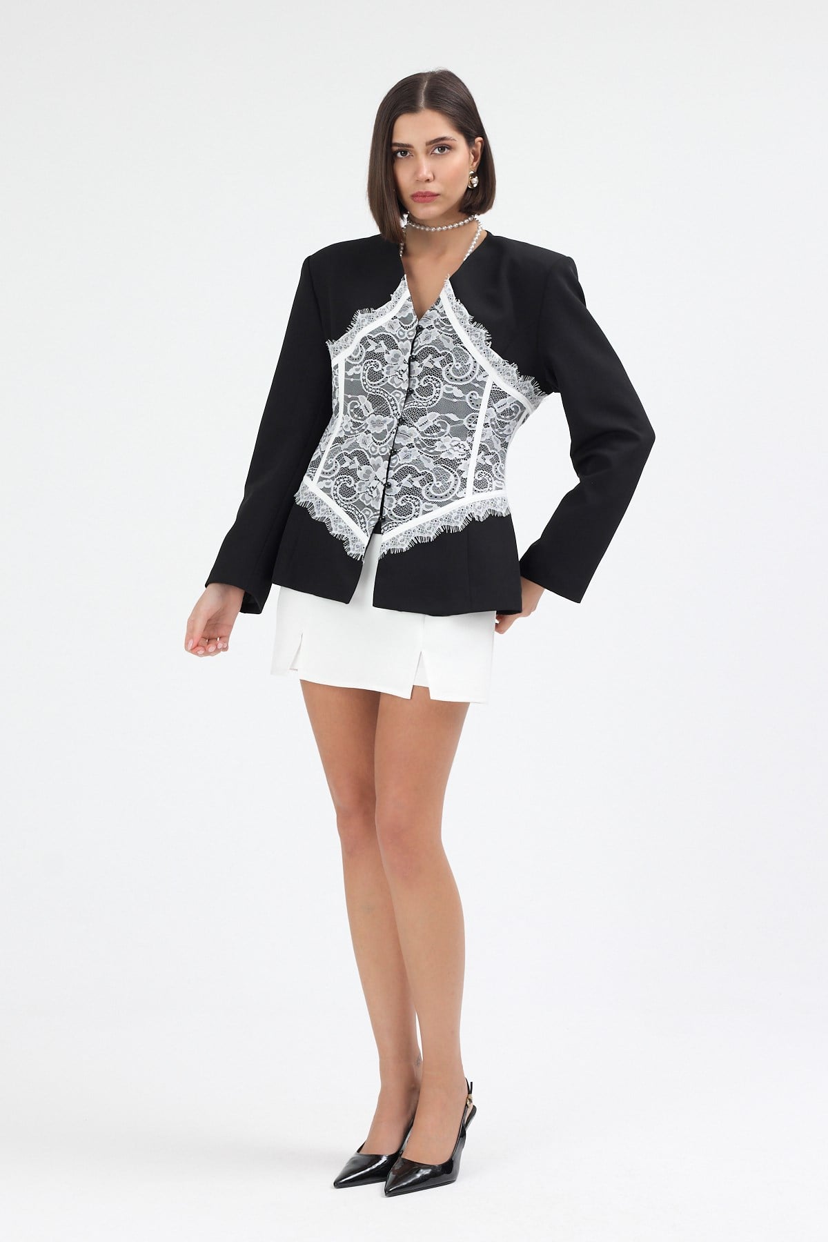 Kadın Dantel İşlemeli Vatkalı Bel Oturtmalı Siyah Blazer Ceket
