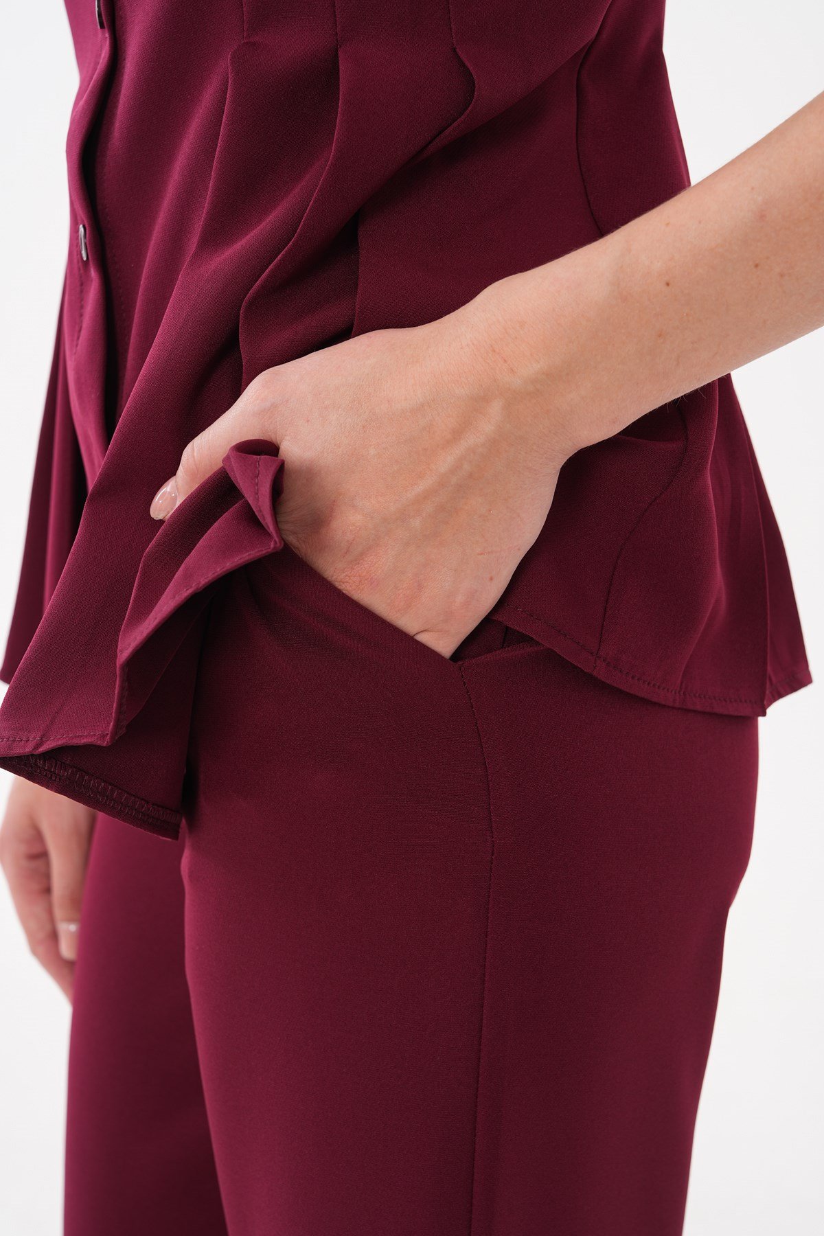 Kadın Pilise Detaylı Bordo Yelek Pantolon Takım