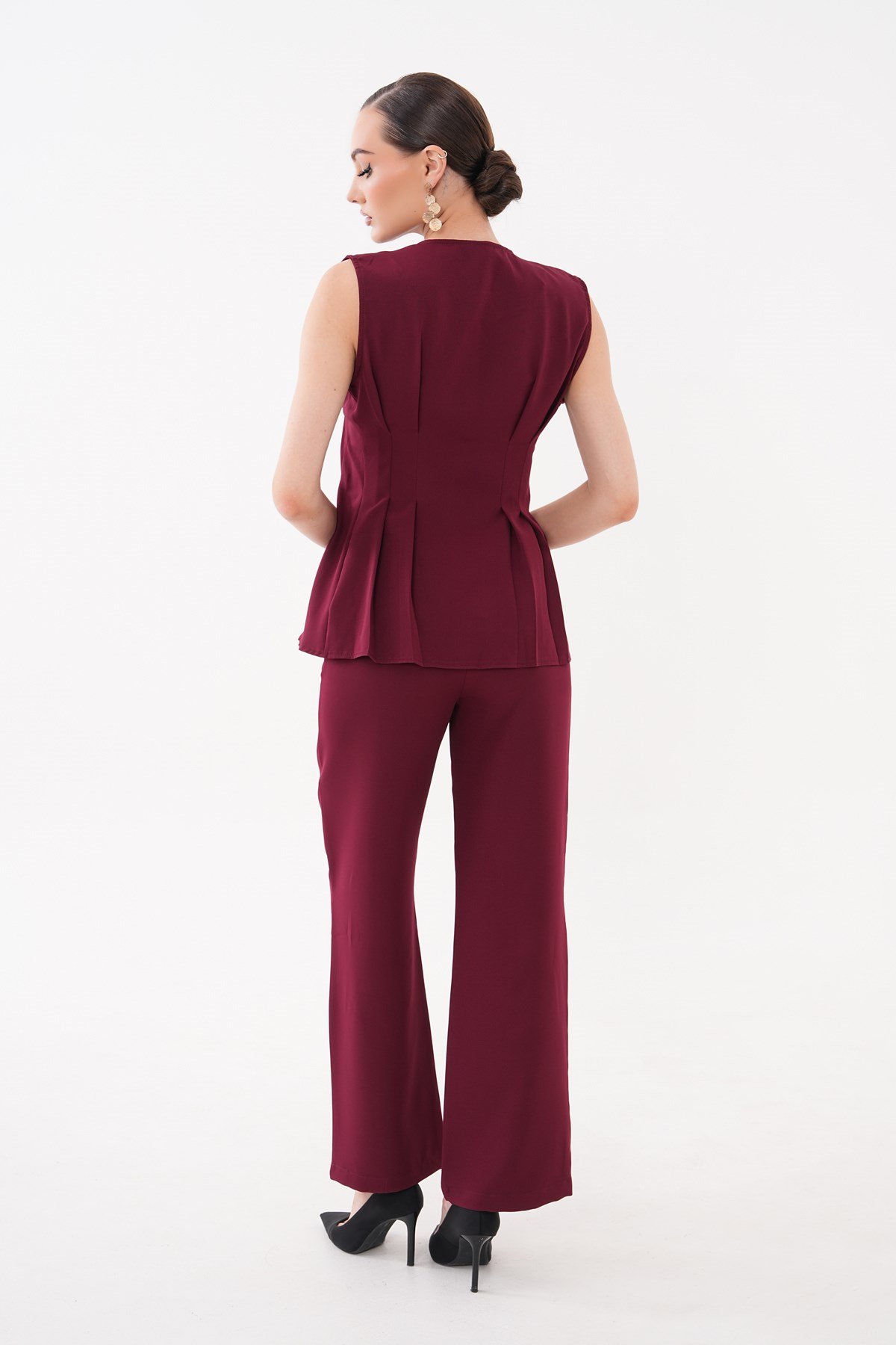 Kadın Pilise Detaylı Bordo Yelek Pantolon Takım