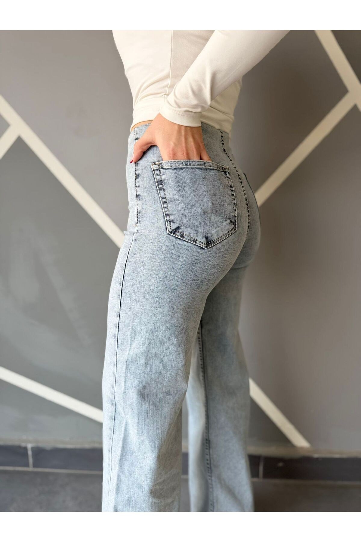 Beli Lastik Detaylı Açık Mavi Kadın Jean Pantolon