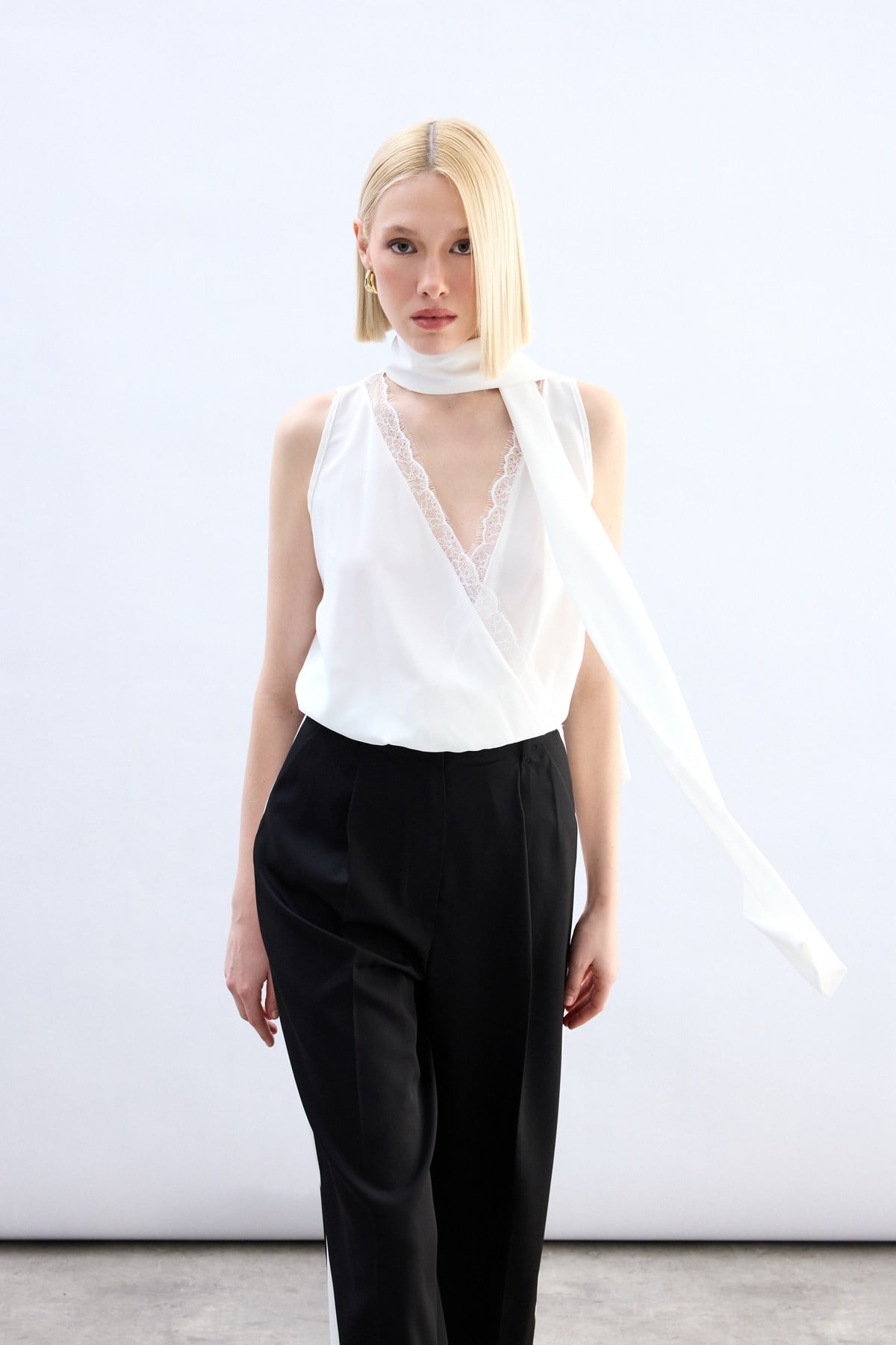 dantel-detayli-bodysuit-bluz--0ef176.jpg