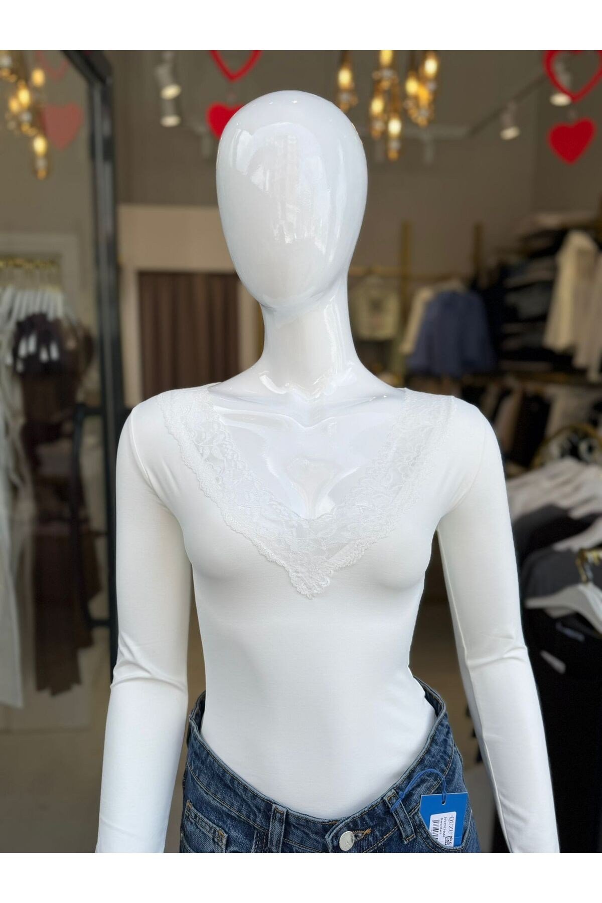 Dantel Yaka Uzun Kollu T-Shirt – V Yaka Şık Kadın T-Shirt