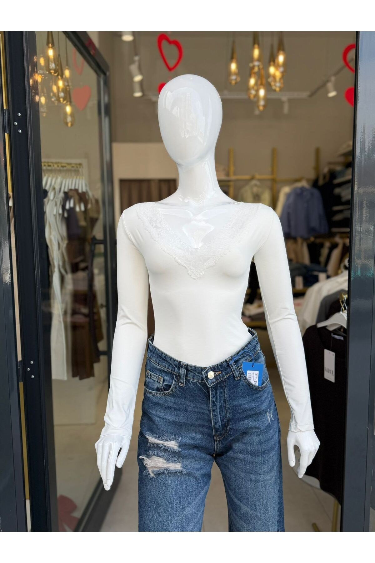 Dantel Yaka Uzun Kollu T-Shirt – V Yaka Şık Kadın T-Shirt