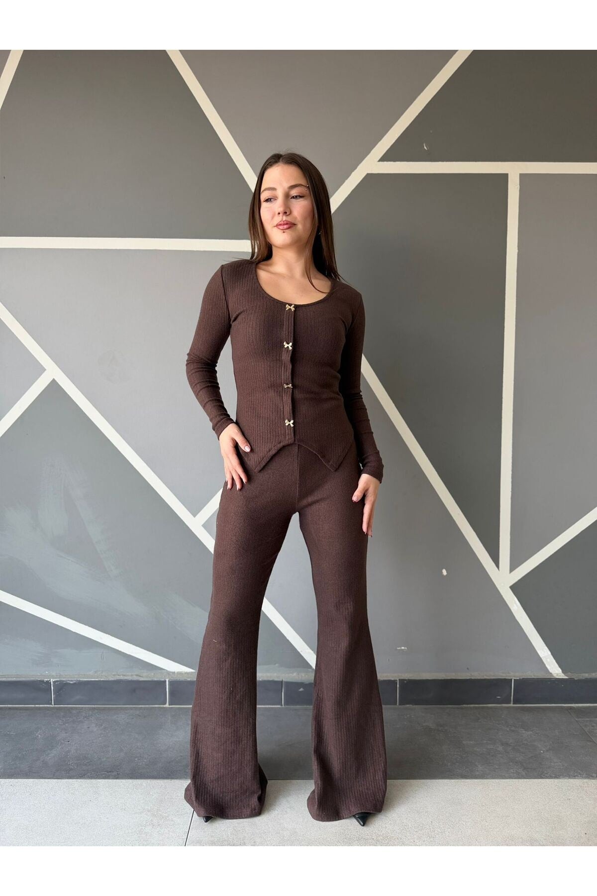 Düğme Detaylı Fitilli Triko Bluz & Wide Leg Pantolon Takımı – Kahverengi
