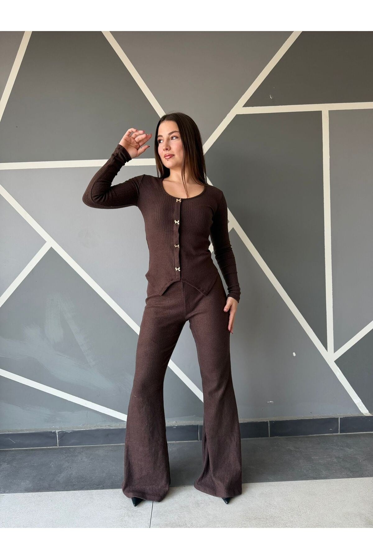 Düğme Detaylı Fitilli Triko Bluz & Wide Leg Pantolon Takımı – Kahverengi