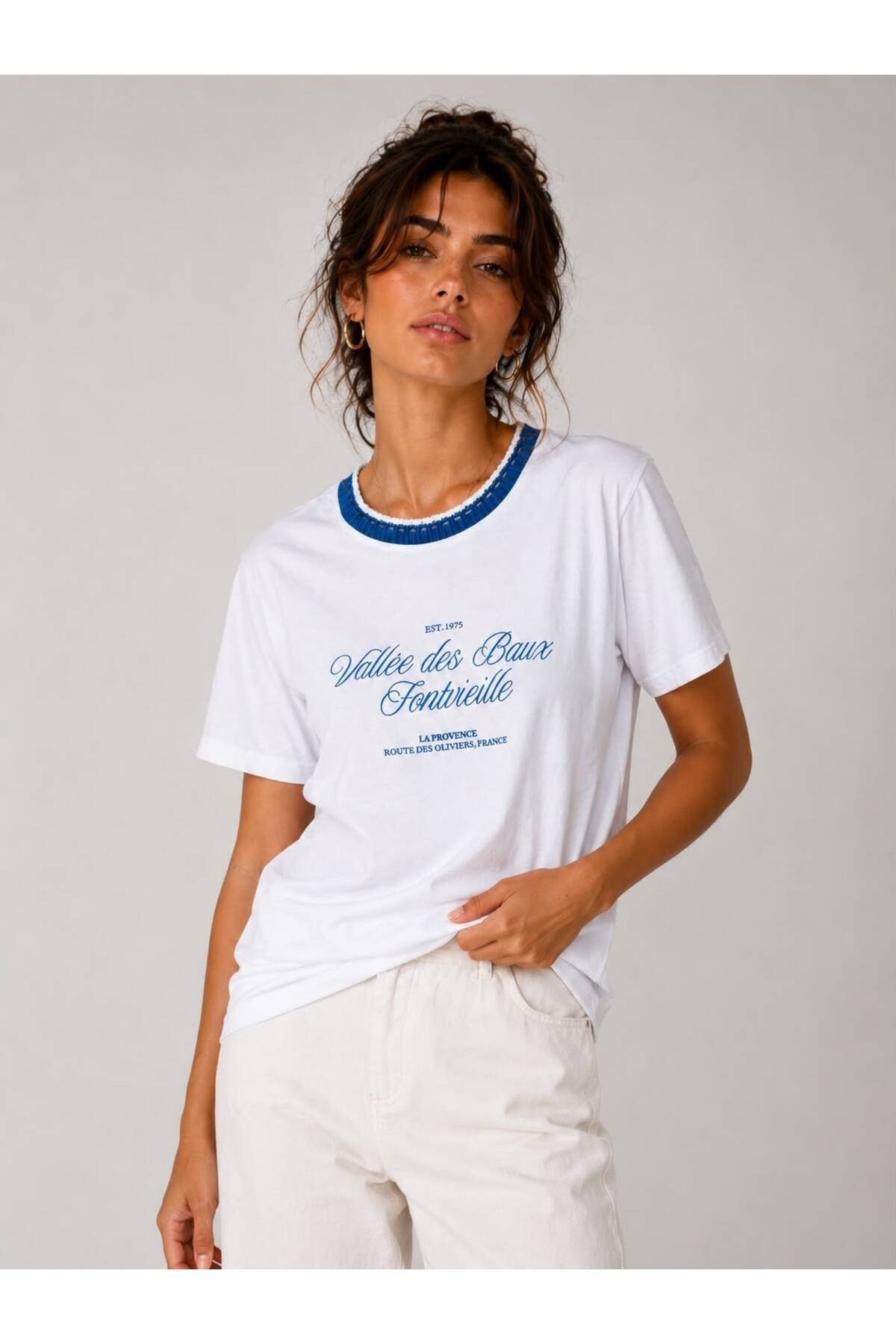 İşlemeli %100 Pamuk Baskılı Kadın Tshirt
