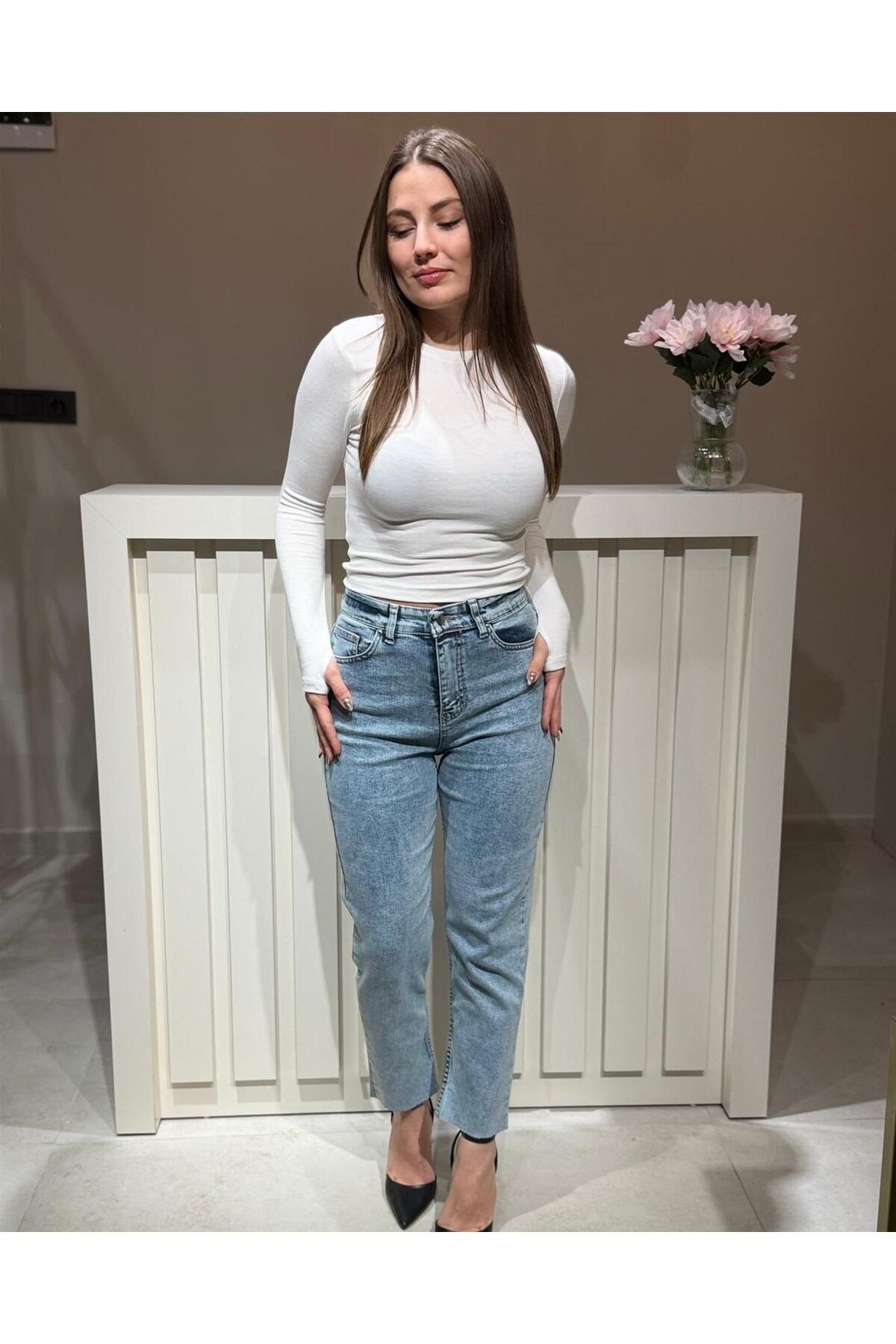 Kadın Açık Mavi Yüksek Bel Mom Fit Kot Pantolon – Günlük Rahat Kesim Jean